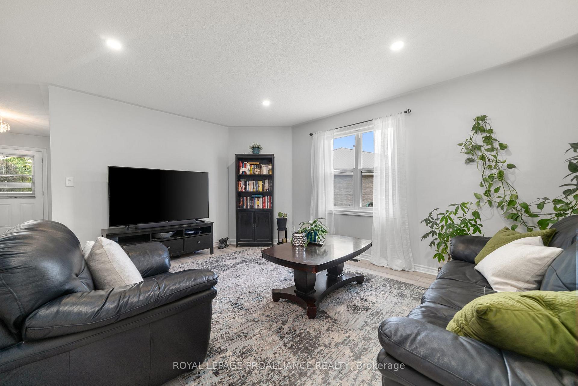 Photo 10 of 117 St. James Street, Stirling-Rawdon, Stirling Ward — HOMEH