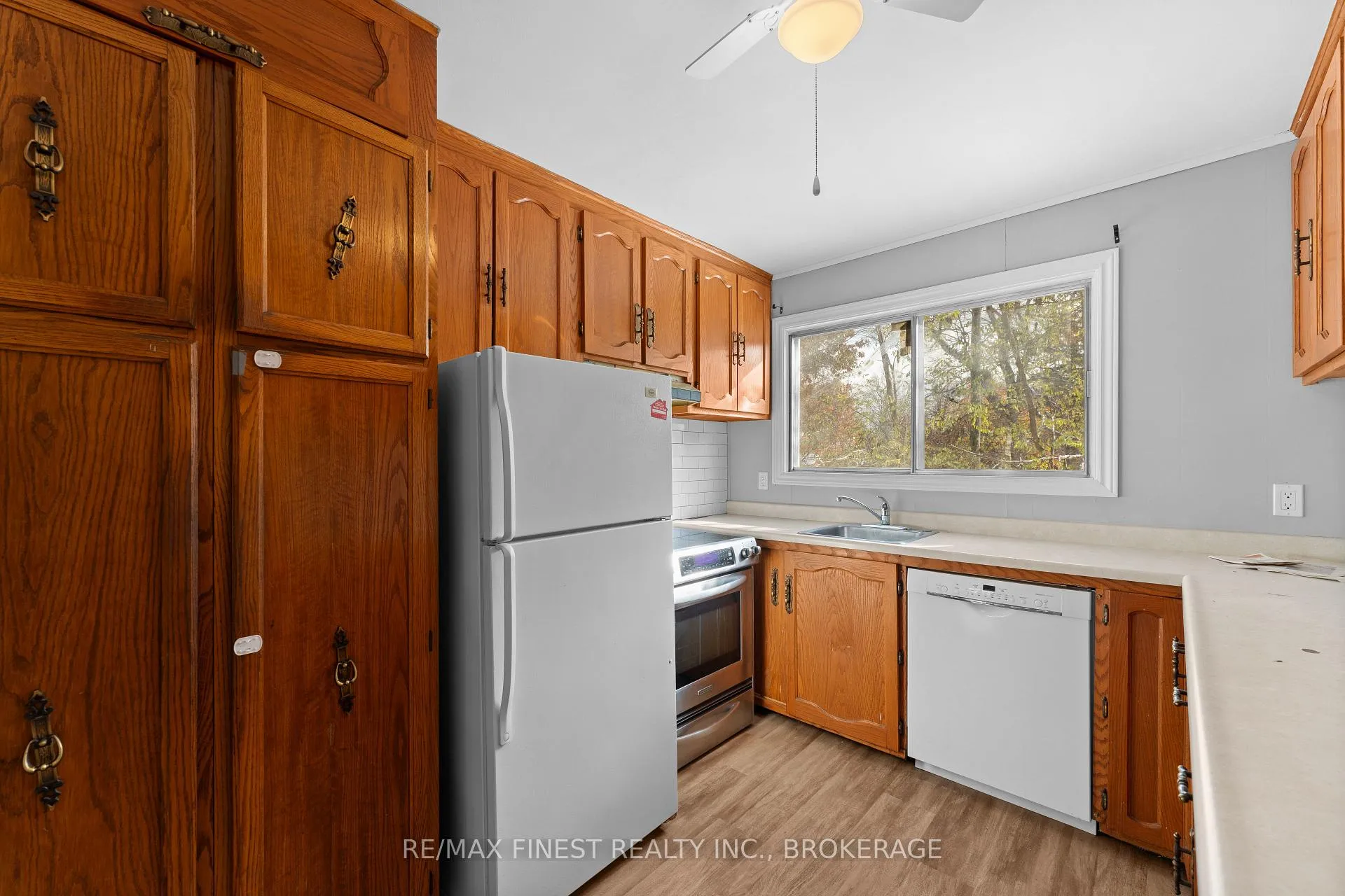 Photo 10 of Unit 15, 27 Addington Street, Loyalist, Amherstview — HOMEH