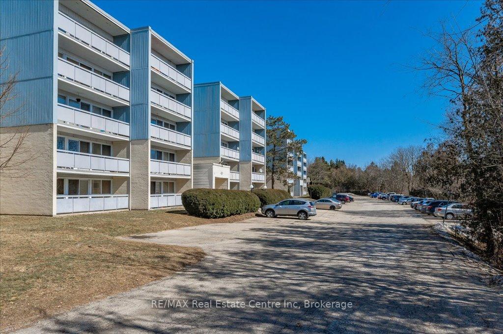 Photo 4 of Unit 304, 91 Conroy Crescent, Guelph, Dovercliffe Park/Old University — HOMEH