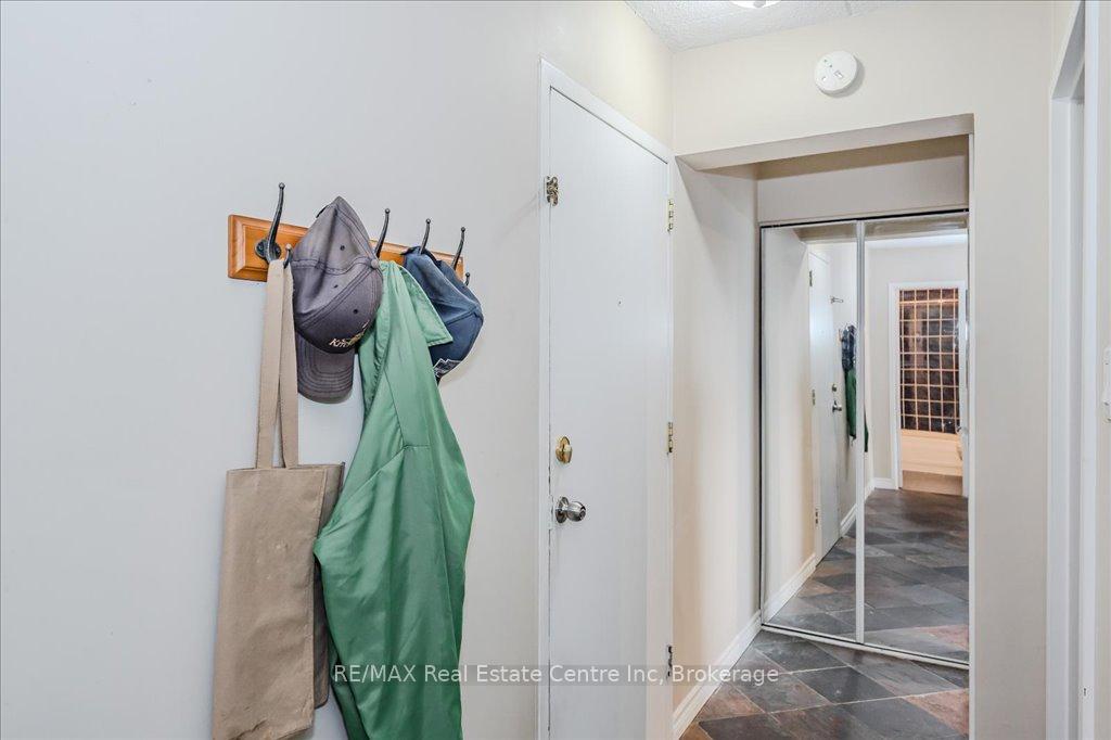 Photo 8 of Unit 304, 91 Conroy Crescent, Guelph, Dovercliffe Park/Old University — HOMEH