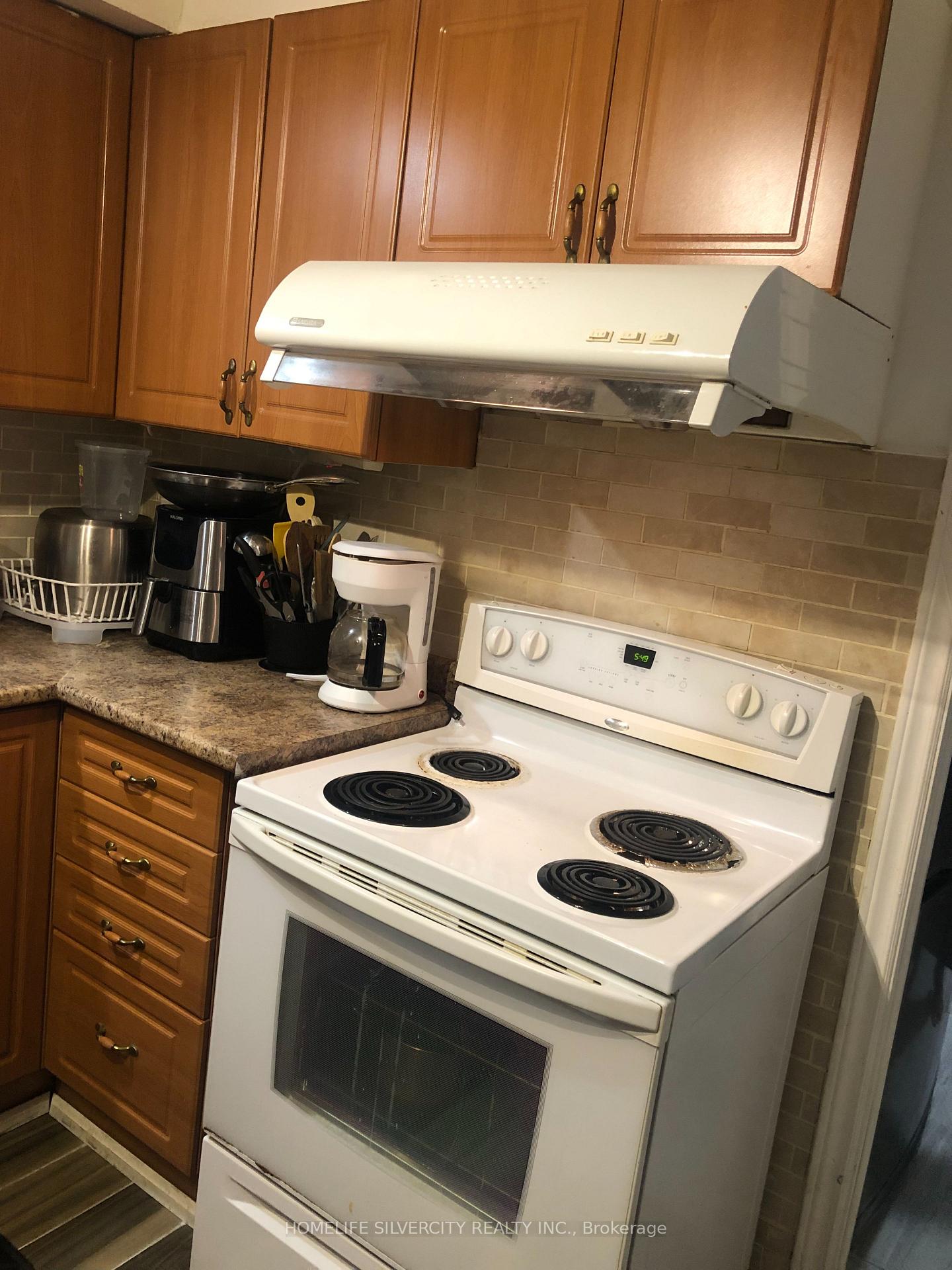 Photo 8 of Unit #Basement, 17 Beresford Crescent, Brampton, Bram East — HOMEH