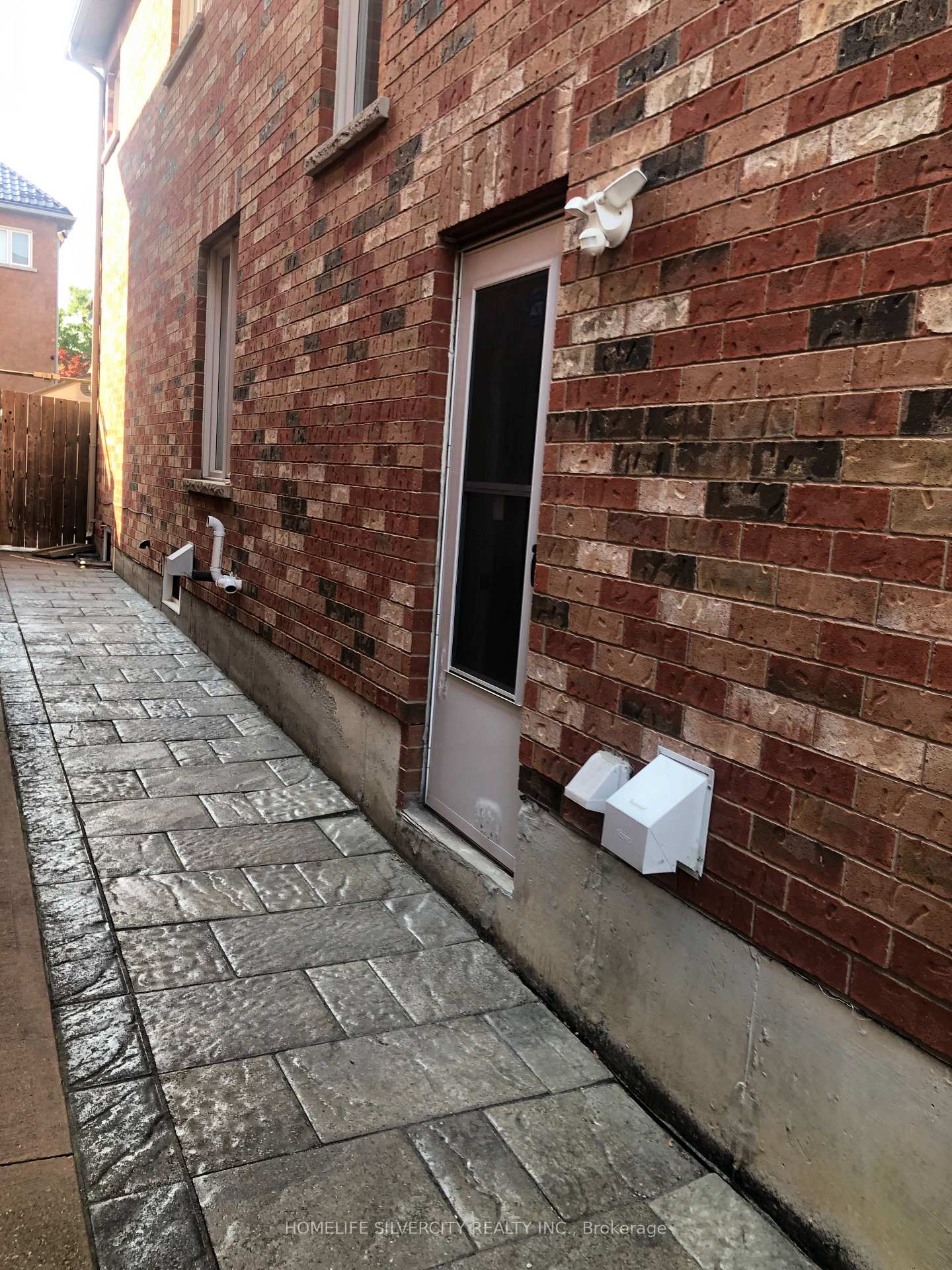 Photo 16 of Unit #Basement, 17 Beresford Crescent, Brampton, Bram East — HOMEH