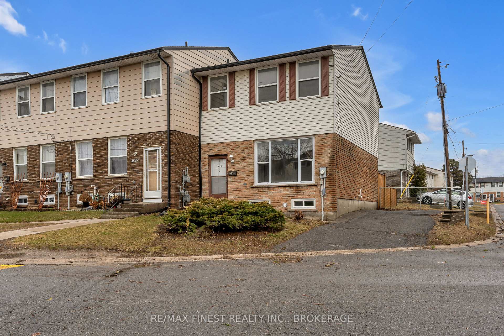 Photo 2 of 950 Oakview Avenue, Kingston, South of Taylor-Kidd Blvd — HOMEH