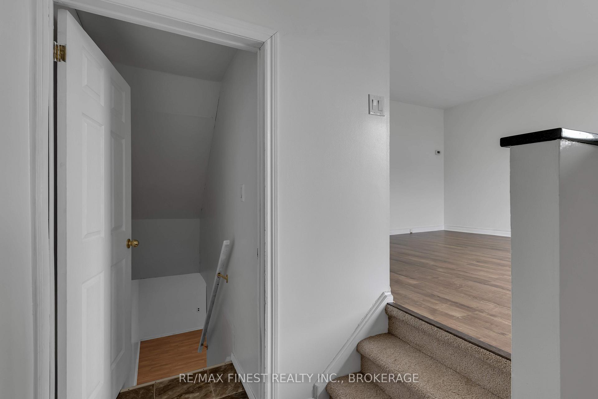 Photo 3 of 950 Oakview Avenue, Kingston, South of Taylor-Kidd Blvd — HOMEH