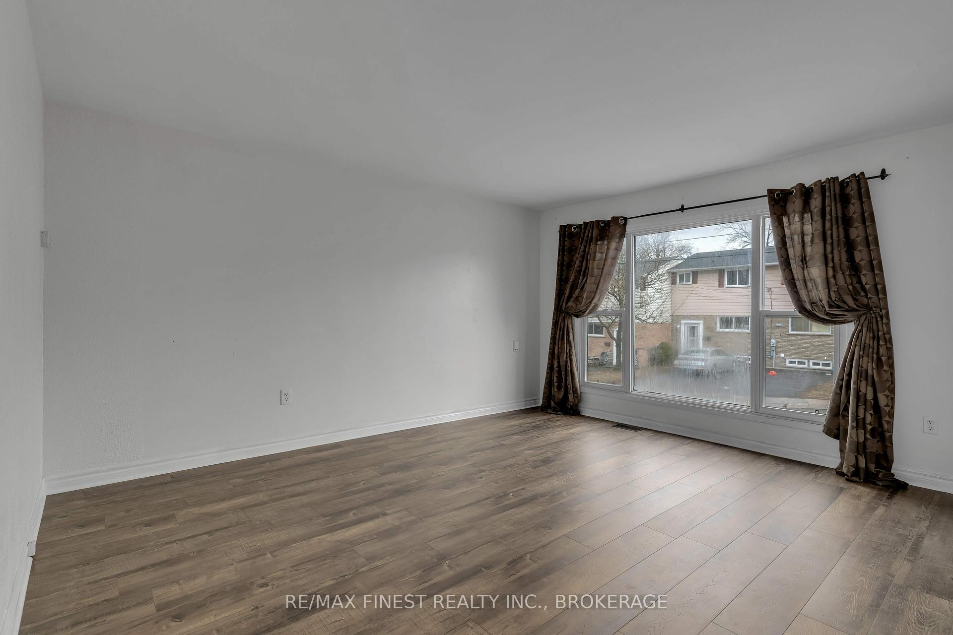 Photo 7 of 950 Oakview Avenue, Kingston, South of Taylor-Kidd Blvd — HOMEH