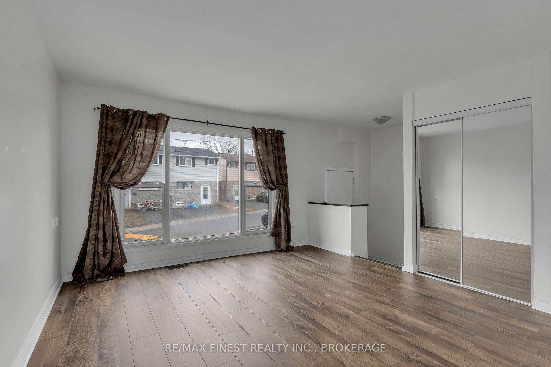 Photo 8 of 950 Oakview Avenue, Kingston, South of Taylor-Kidd Blvd — HOMEH