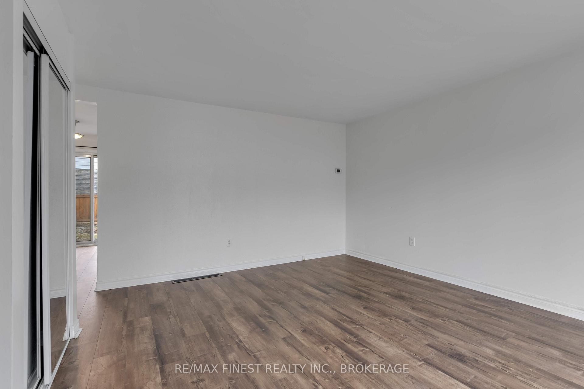 Photo 10 of 950 Oakview Avenue, Kingston, South of Taylor-Kidd Blvd — HOMEH