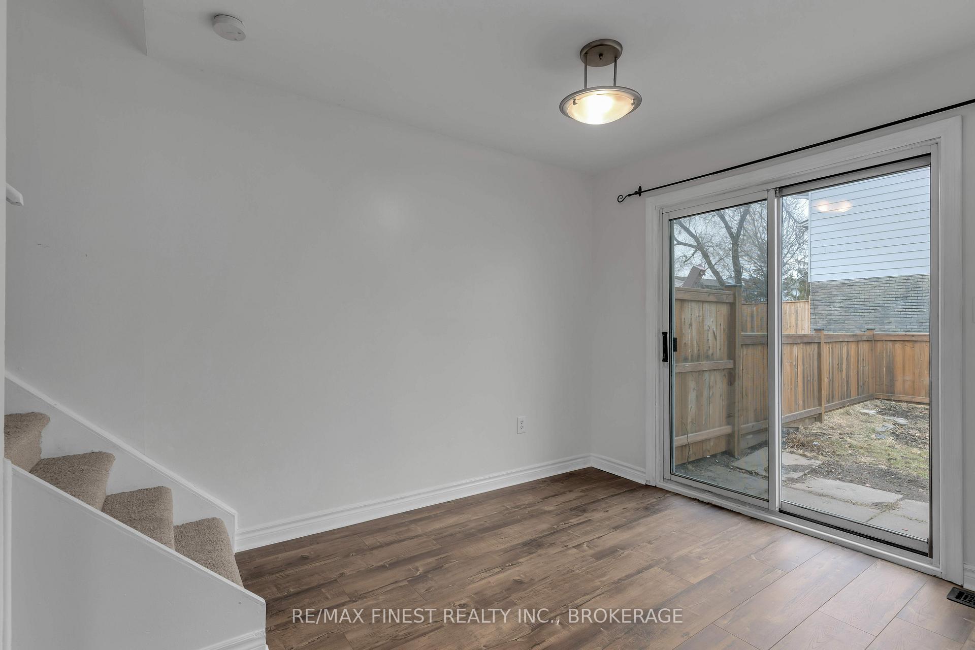 Photo 11 of 950 Oakview Avenue, Kingston, South of Taylor-Kidd Blvd — HOMEH