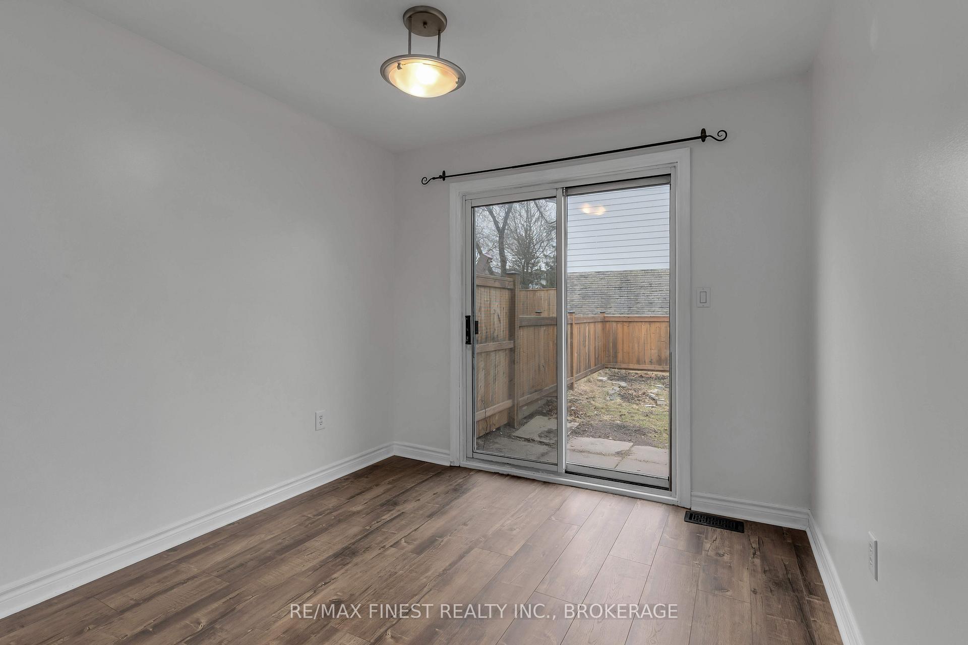 Photo 13 of 950 Oakview Avenue, Kingston, South of Taylor-Kidd Blvd — HOMEH