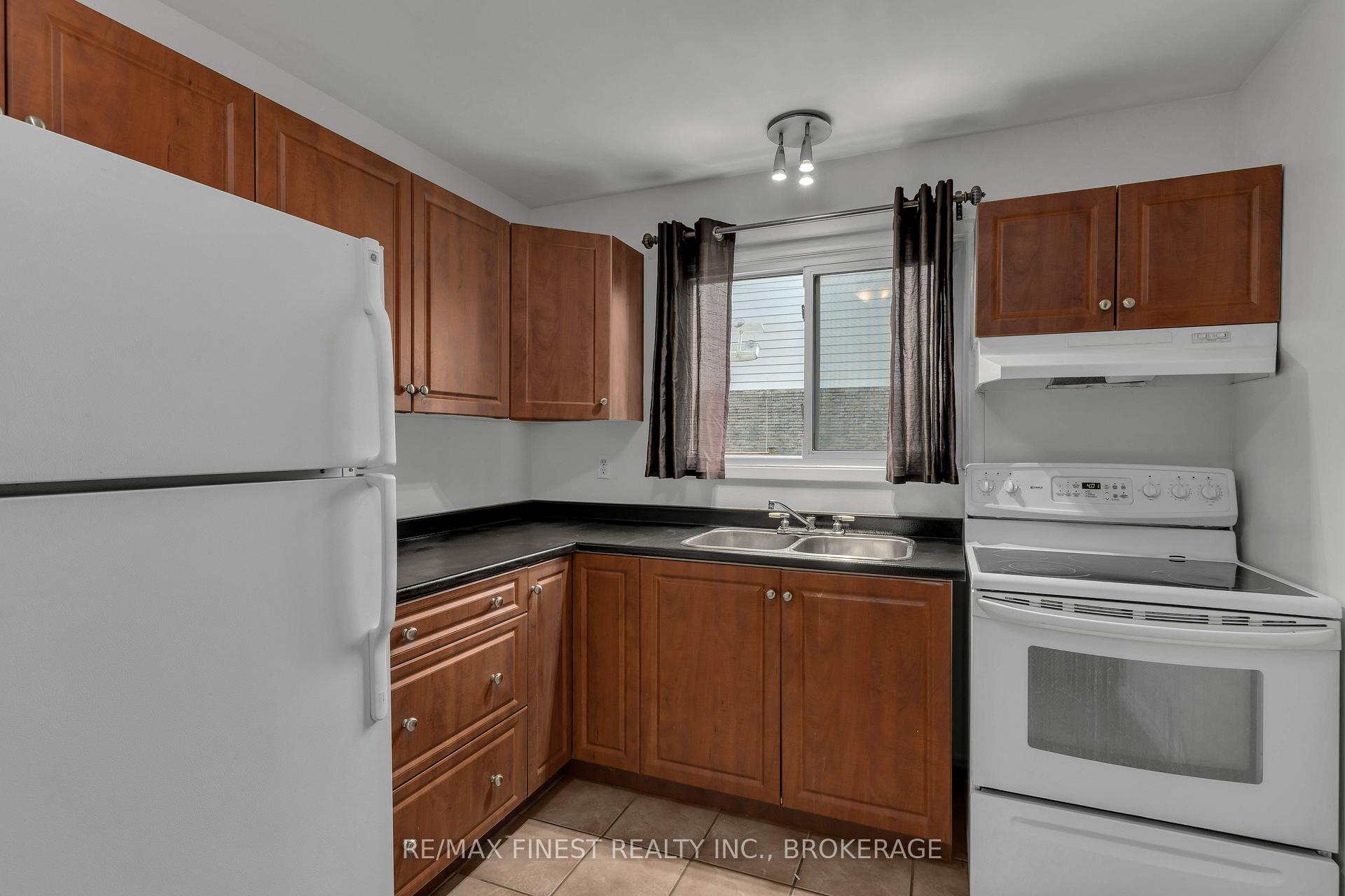 Photo 14 of 950 Oakview Avenue, Kingston, South of Taylor-Kidd Blvd — HOMEH