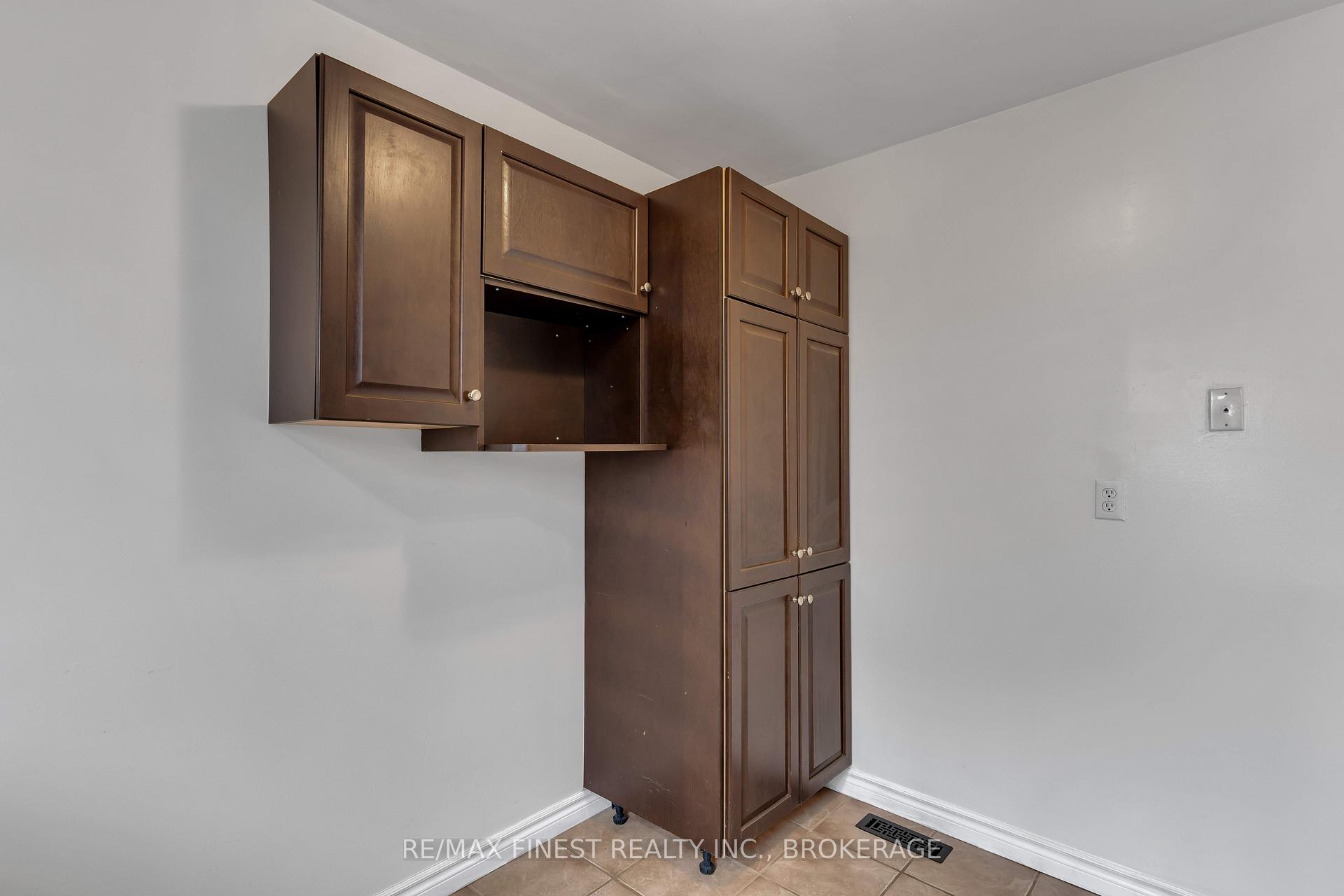 Photo 16 of 950 Oakview Avenue, Kingston, South of Taylor-Kidd Blvd — HOMEH
