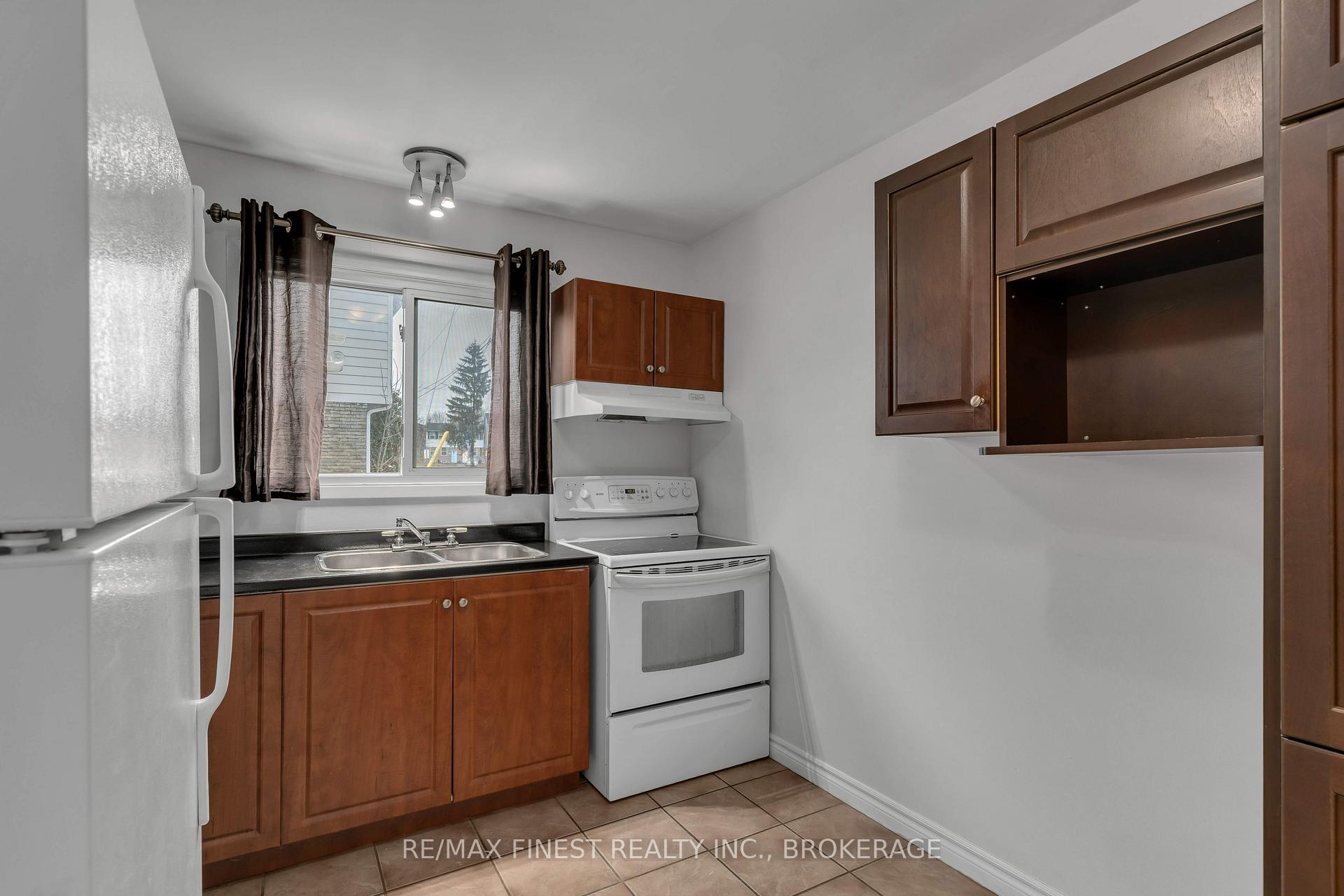 Photo 17 of 950 Oakview Avenue, Kingston, South of Taylor-Kidd Blvd — HOMEH