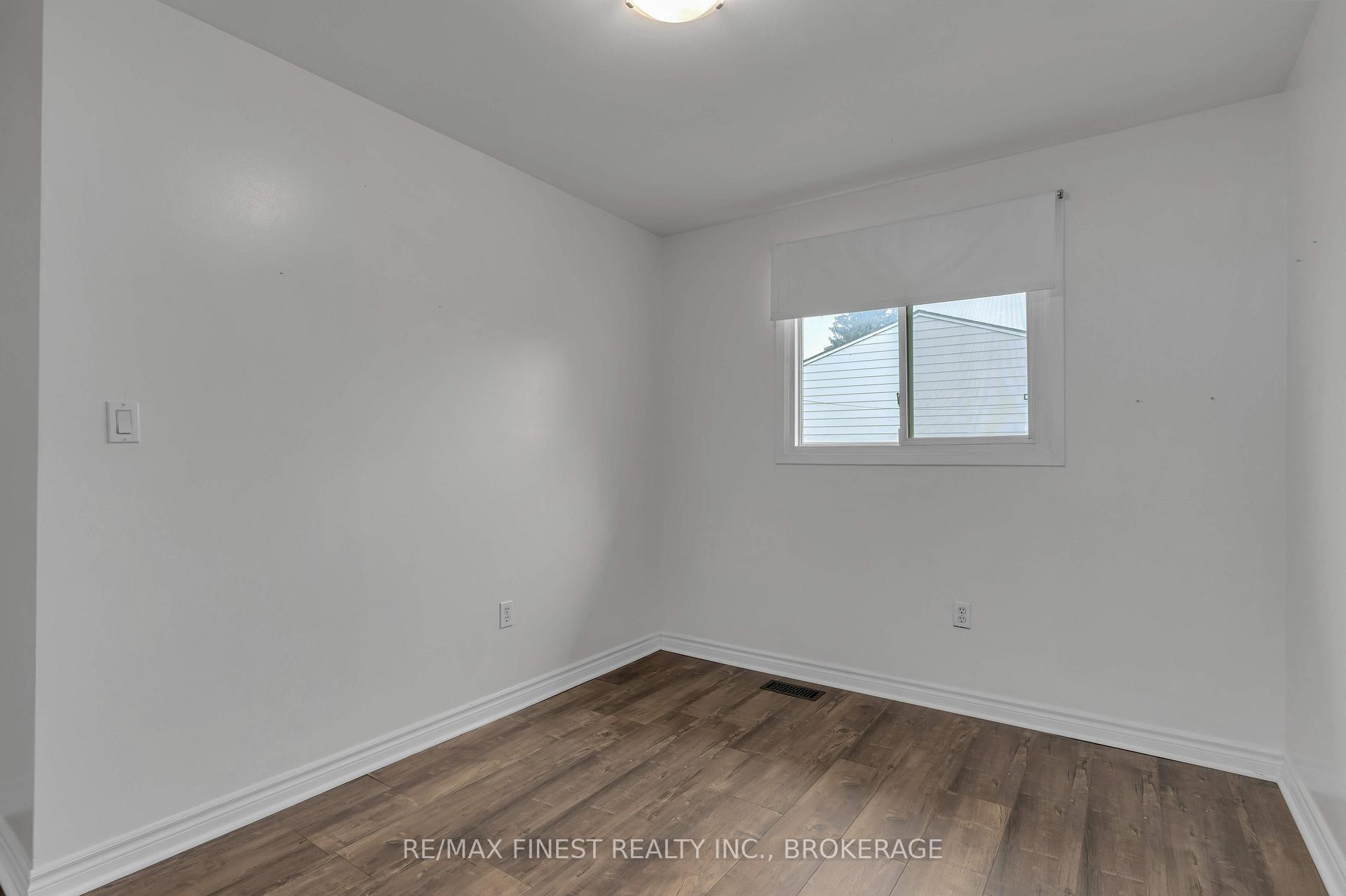 Photo 24 of 950 Oakview Avenue, Kingston, South of Taylor-Kidd Blvd — HOMEH