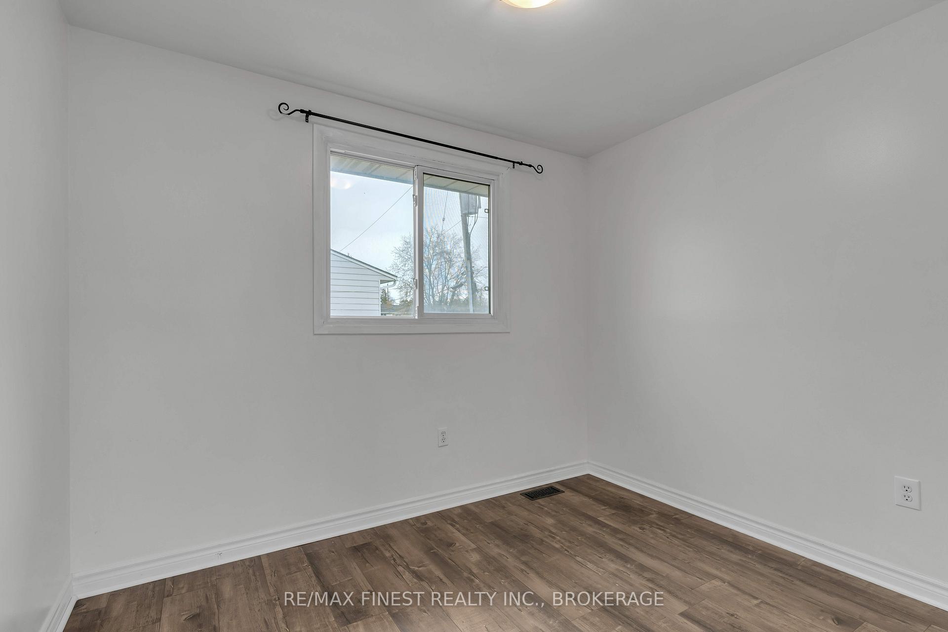 Photo 26 of 950 Oakview Avenue, Kingston, South of Taylor-Kidd Blvd — HOMEH