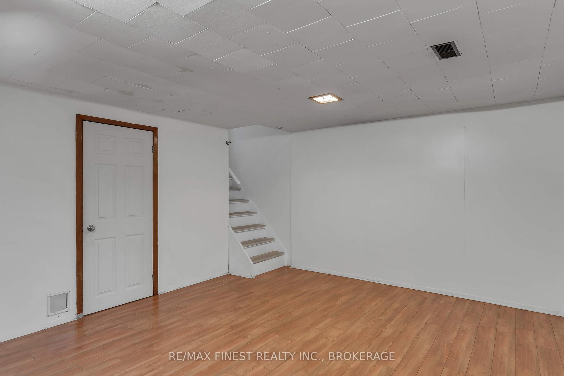 Photo 28 of 950 Oakview Avenue, Kingston, South of Taylor-Kidd Blvd — HOMEH