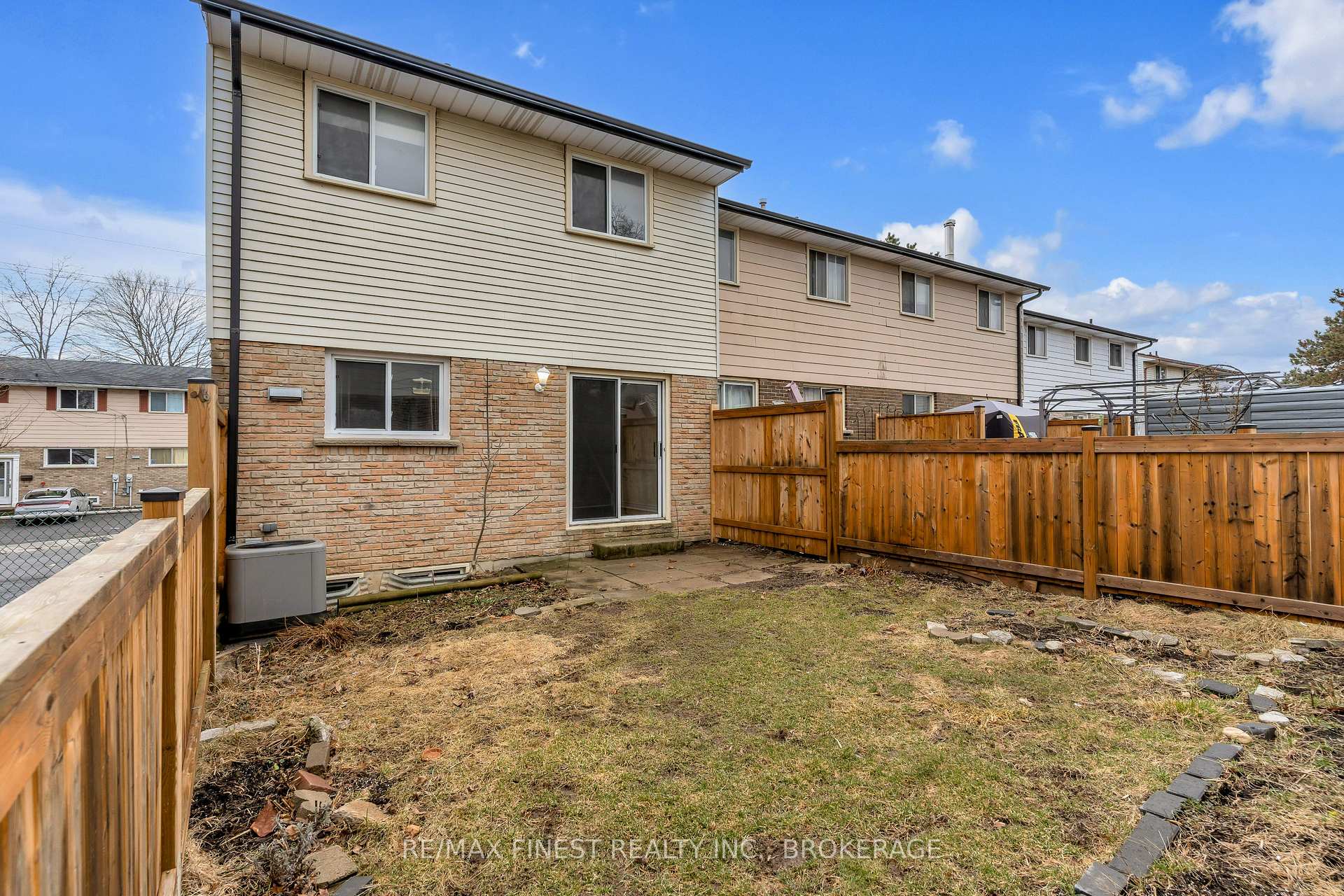 Photo 36 of 950 Oakview Avenue, Kingston, South of Taylor-Kidd Blvd — HOMEH