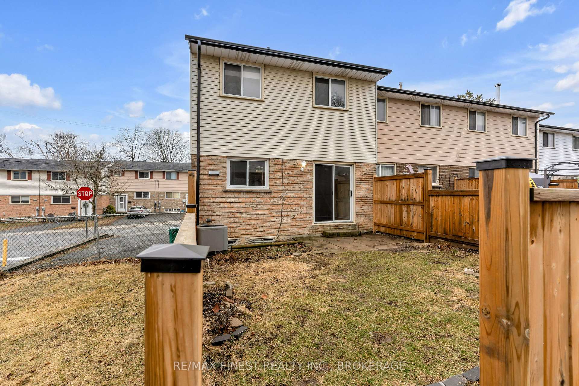 Photo 37 of 950 Oakview Avenue, Kingston, South of Taylor-Kidd Blvd — HOMEH