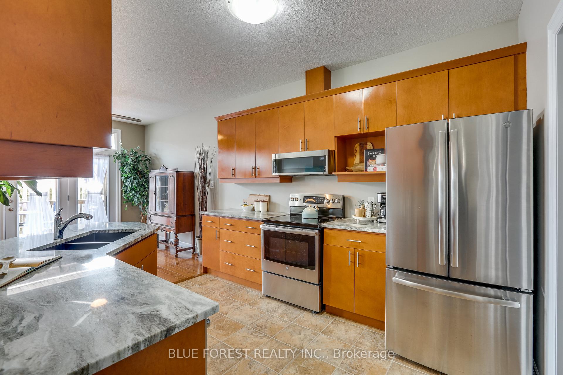 Photo 13 of Unit 8, 10 Foxhollow Drive, Thames Centre, Dorchester — HOMEH