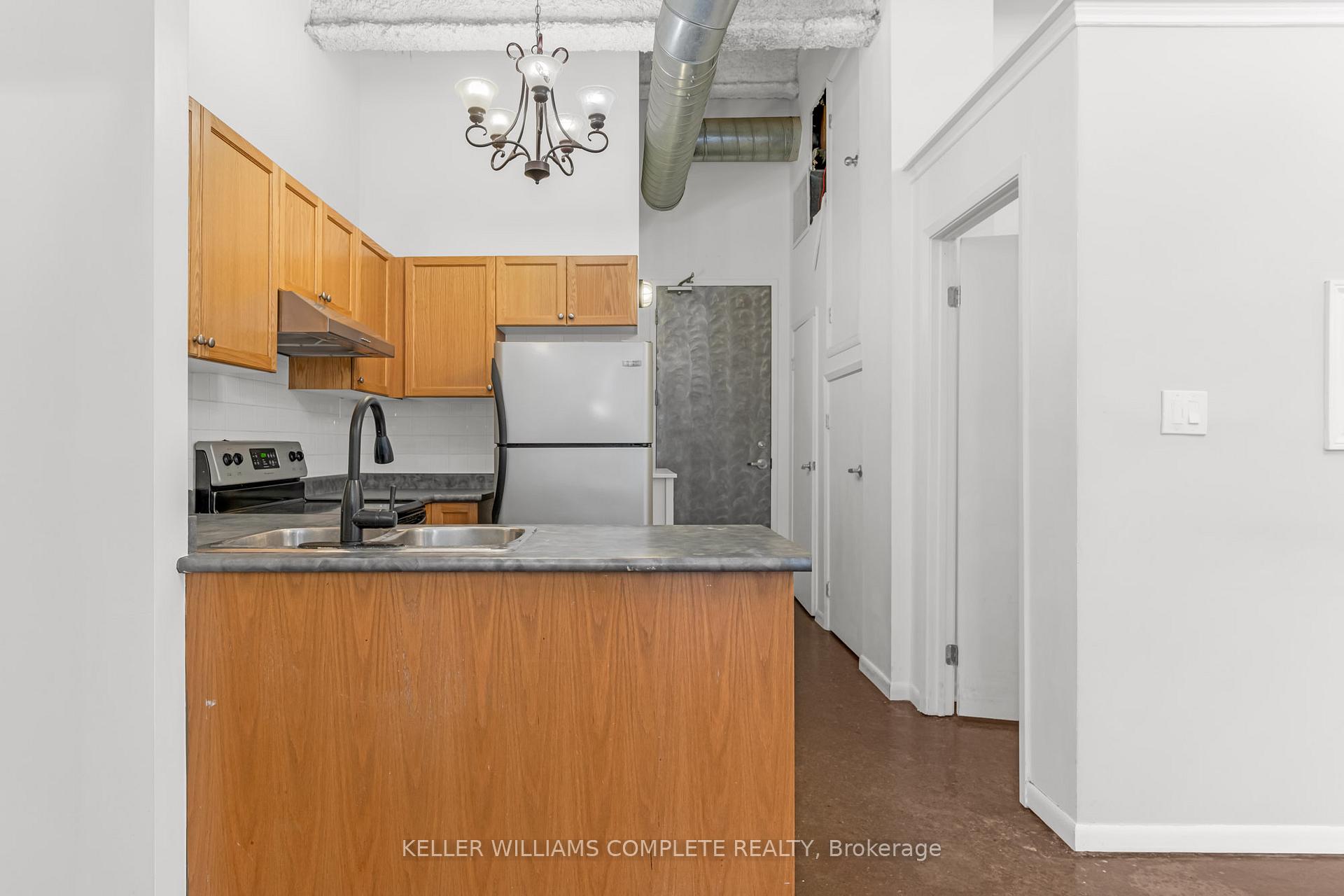 Photo 2 of Unit 304, 11 Rebecca Street, Hamilton, Beasley — HOMEH