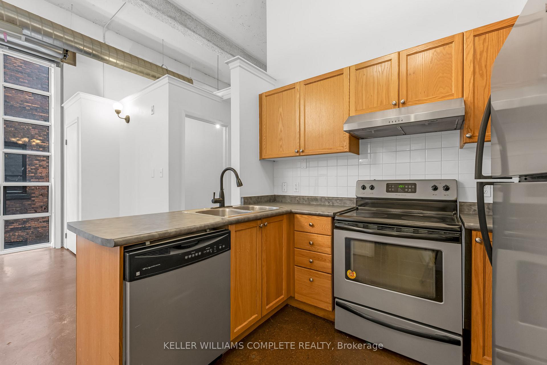 Photo 3 of Unit 304, 11 Rebecca Street, Hamilton, Beasley — HOMEH