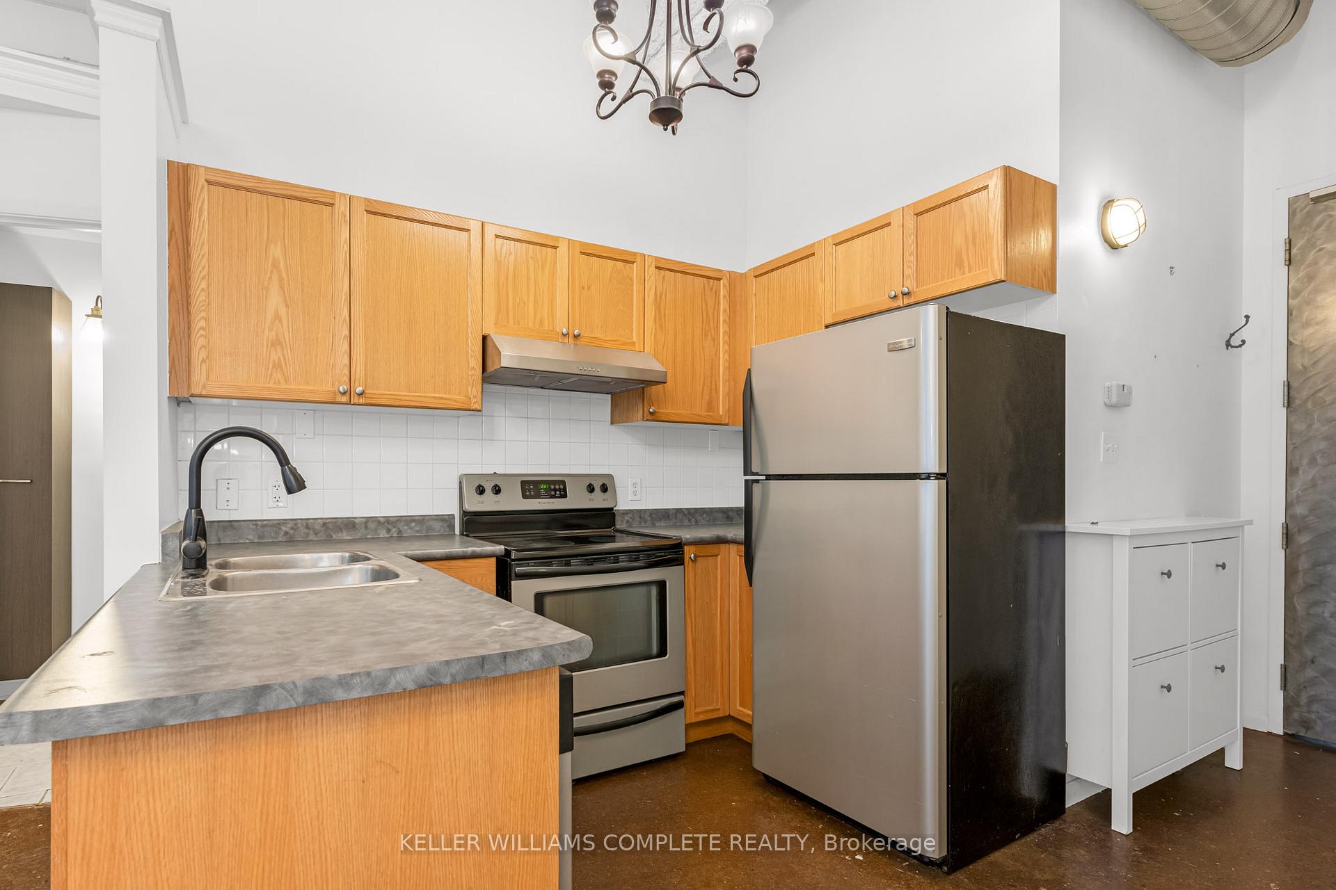 Photo 4 of Unit 304, 11 Rebecca Street, Hamilton, Beasley — HOMEH