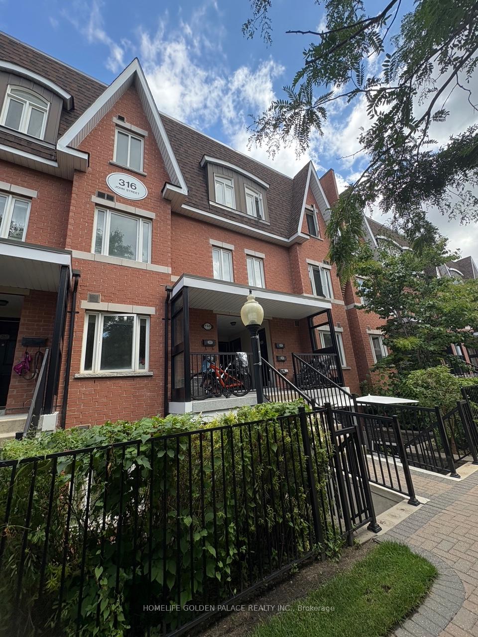 Front of Unit 261, 316 John Street