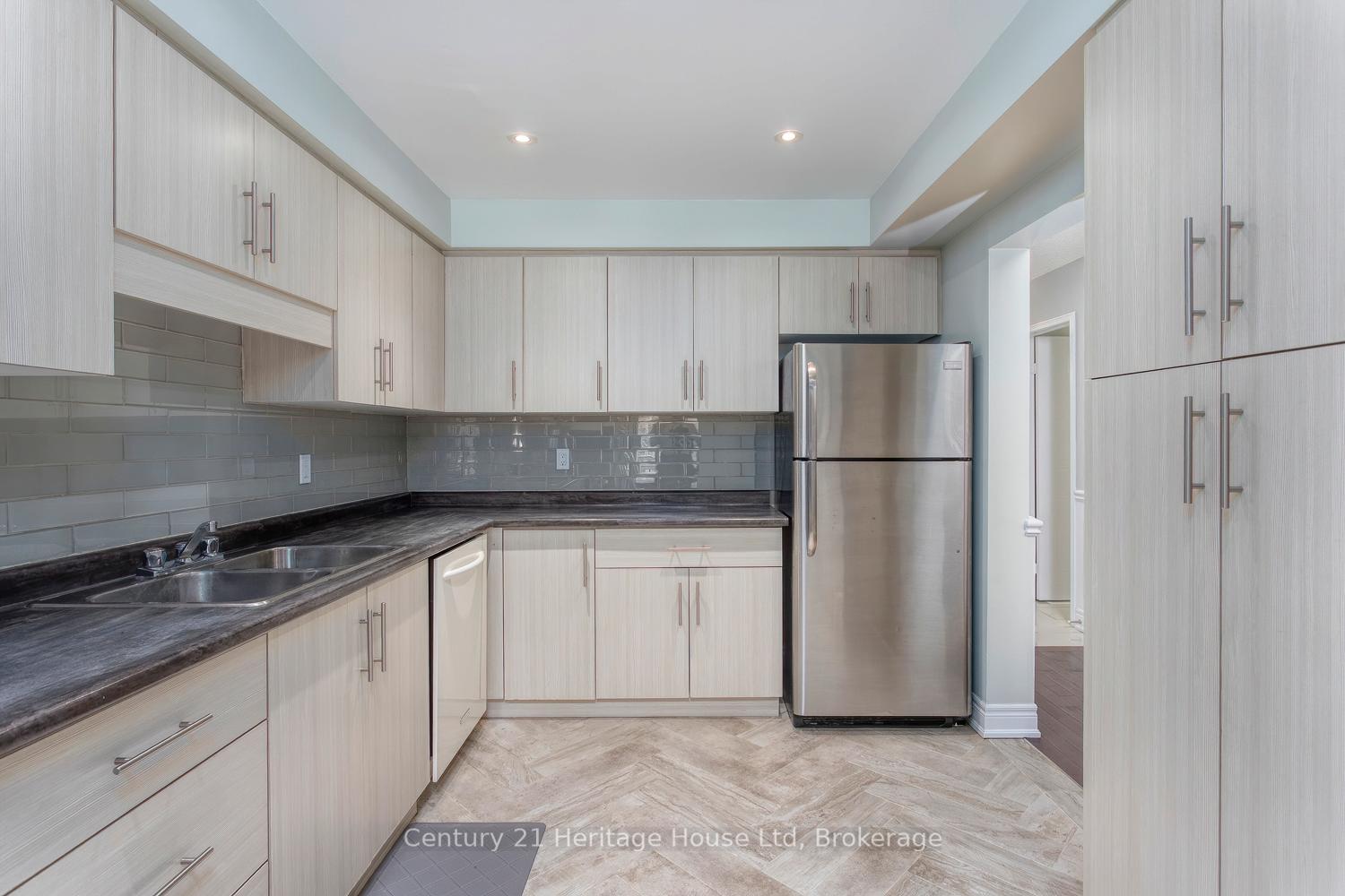 Photo 6 of Unit 133, 302 College Avenue W, Guelph, Dovercliffe Park/Old University — HOMEH