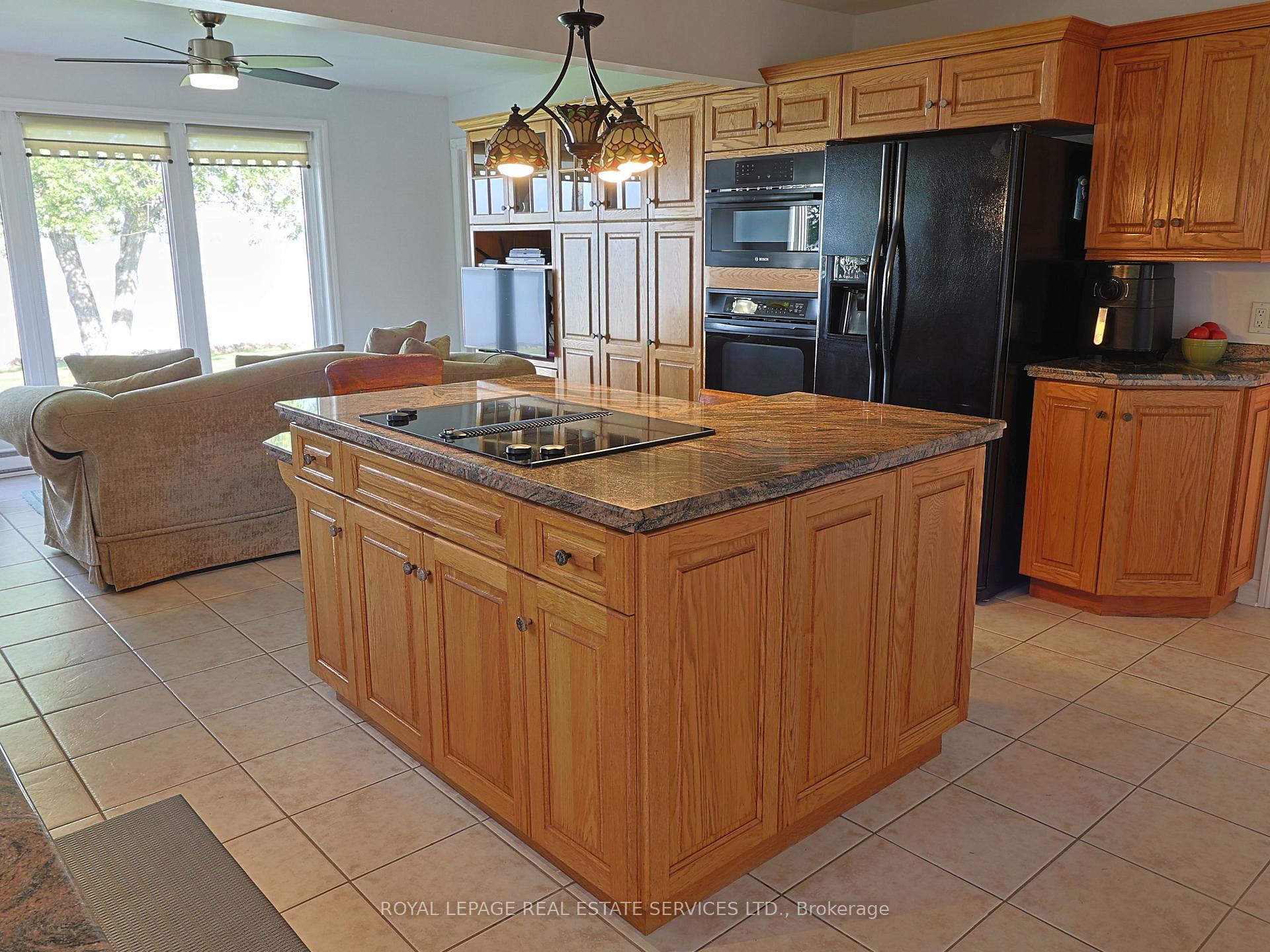 Photo 7 of 525 Riverside Drive, St. Joseph — HOMEH
