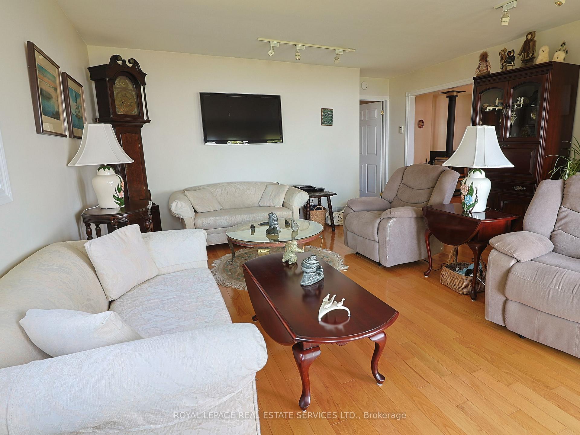 Photo 10 of 525 Riverside Drive, St. Joseph — HOMEH