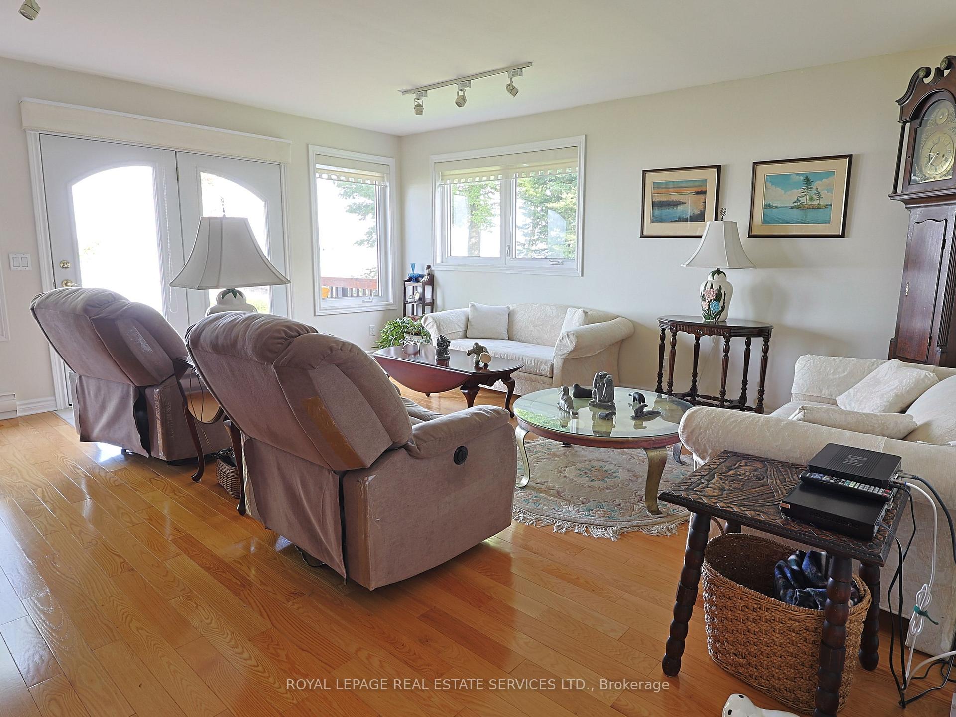 Photo 11 of 525 Riverside Drive, St. Joseph — HOMEH
