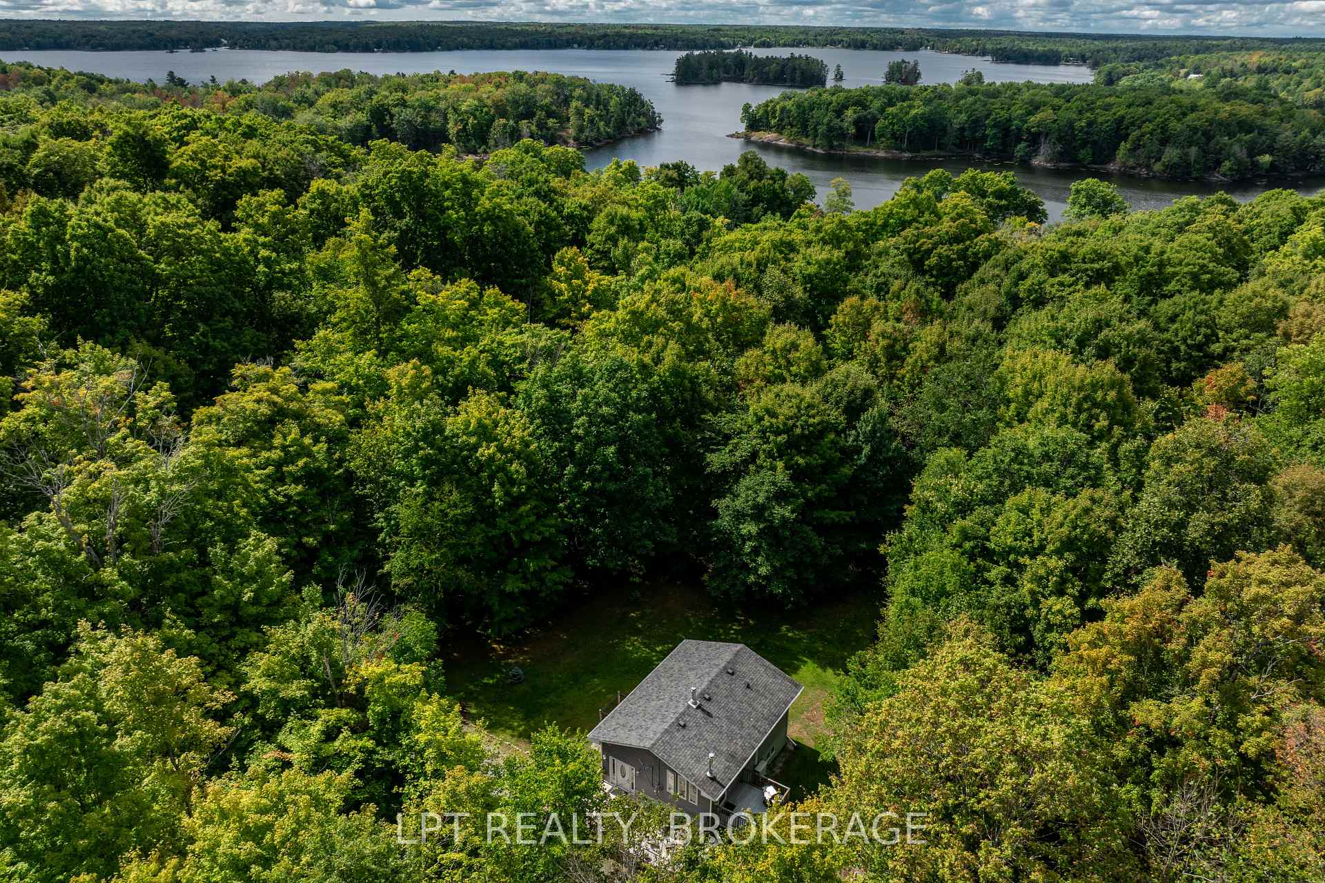 Photo 4 of 331 Maple Grove Lane, Frontenac, Frontenac South — HOMEH