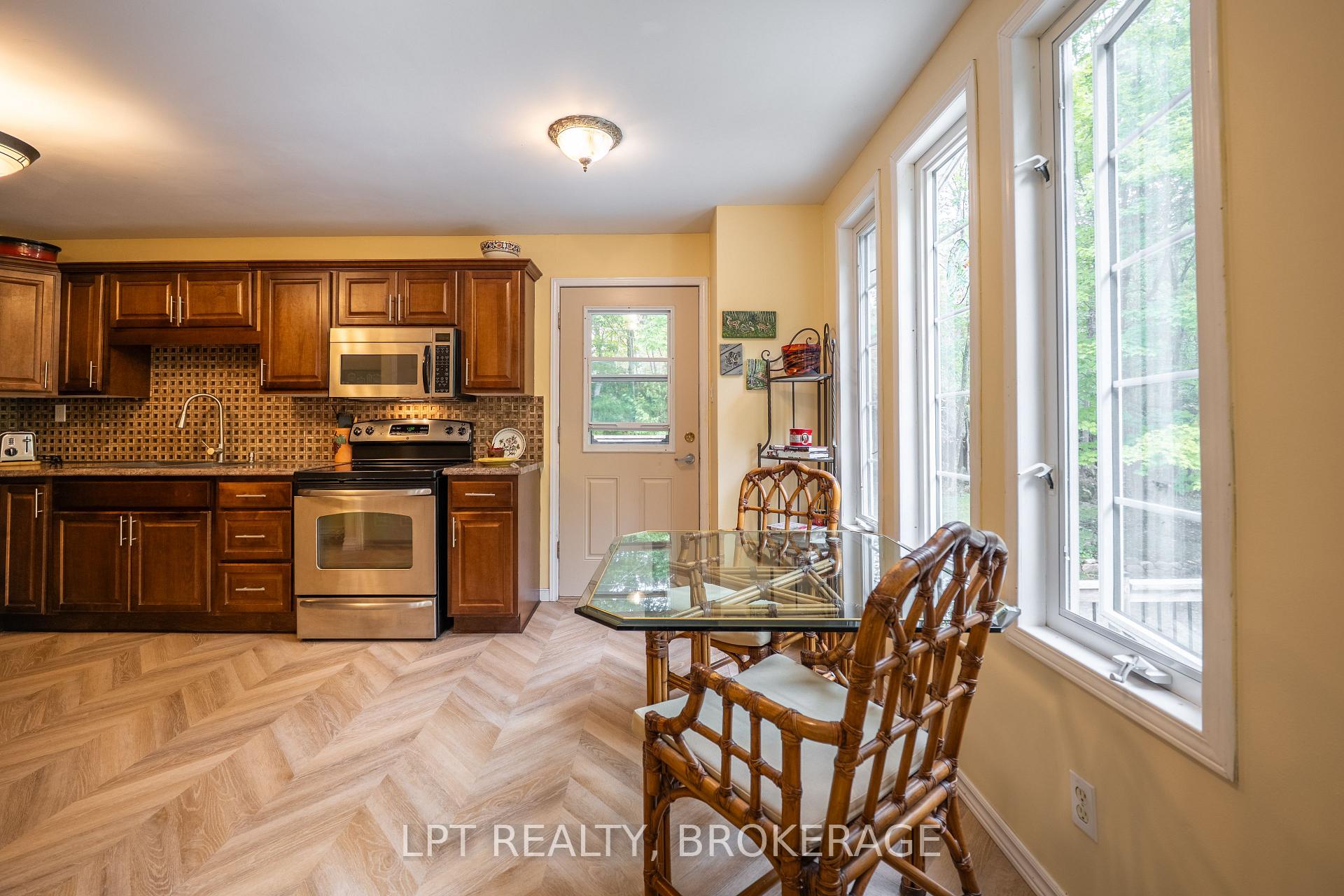 Photo 11 of 331 Maple Grove Lane, Frontenac, Frontenac South — HOMEH