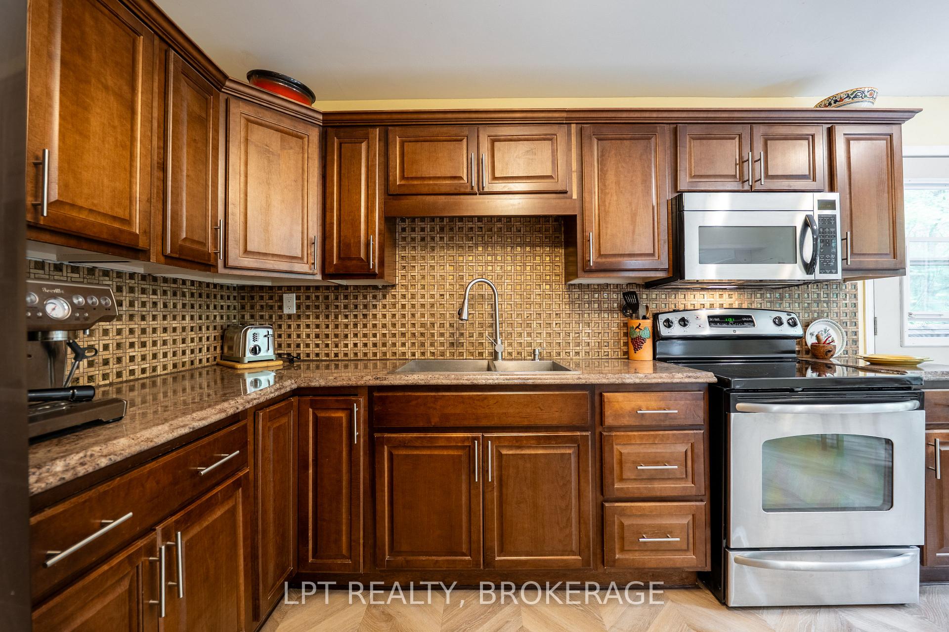 Photo 15 of 331 Maple Grove Lane, Frontenac, Frontenac South — HOMEH