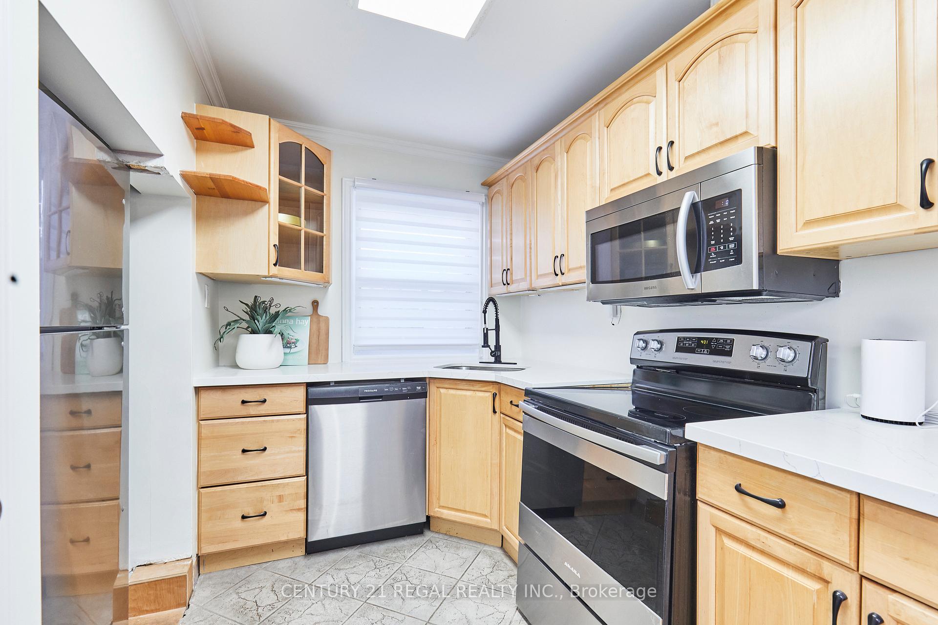 Photo 10 of 40 Cedar Street, Ajax, Central — HOMEH