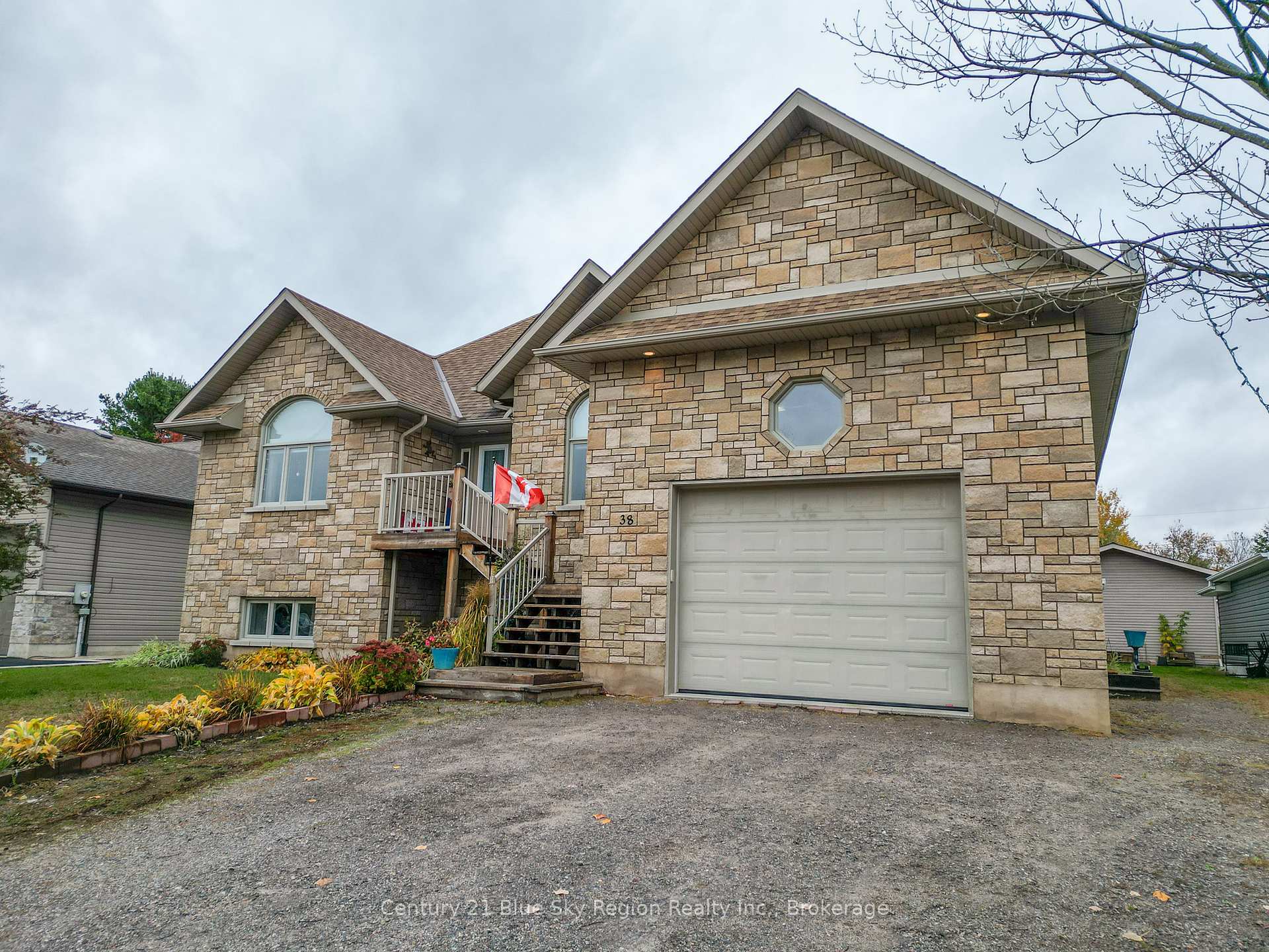 Photo 2 of 38 Cedargrove Court, Callander — HOMEH