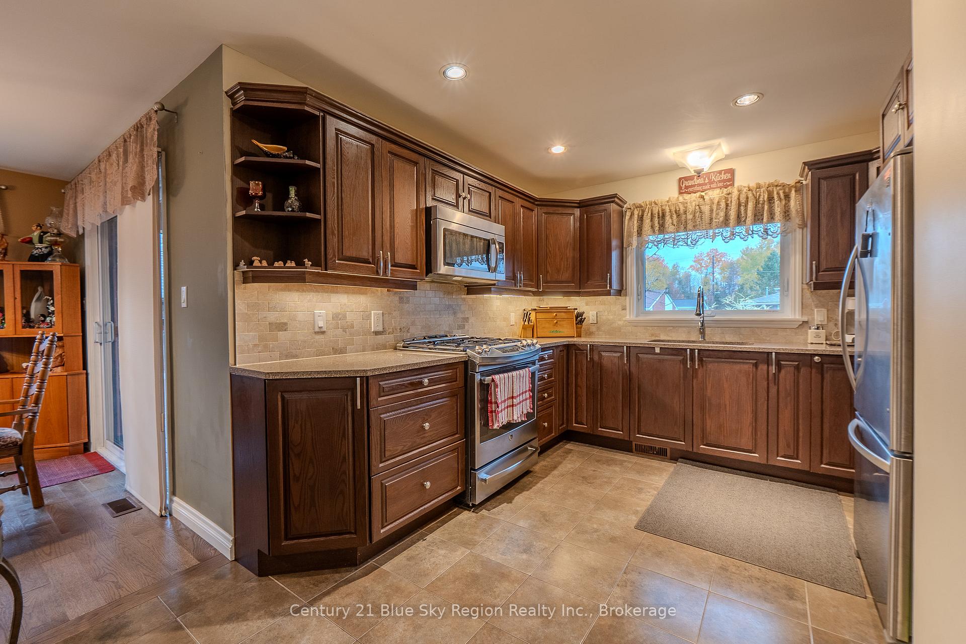 Photo 10 of 38 Cedargrove Court, Callander — HOMEH