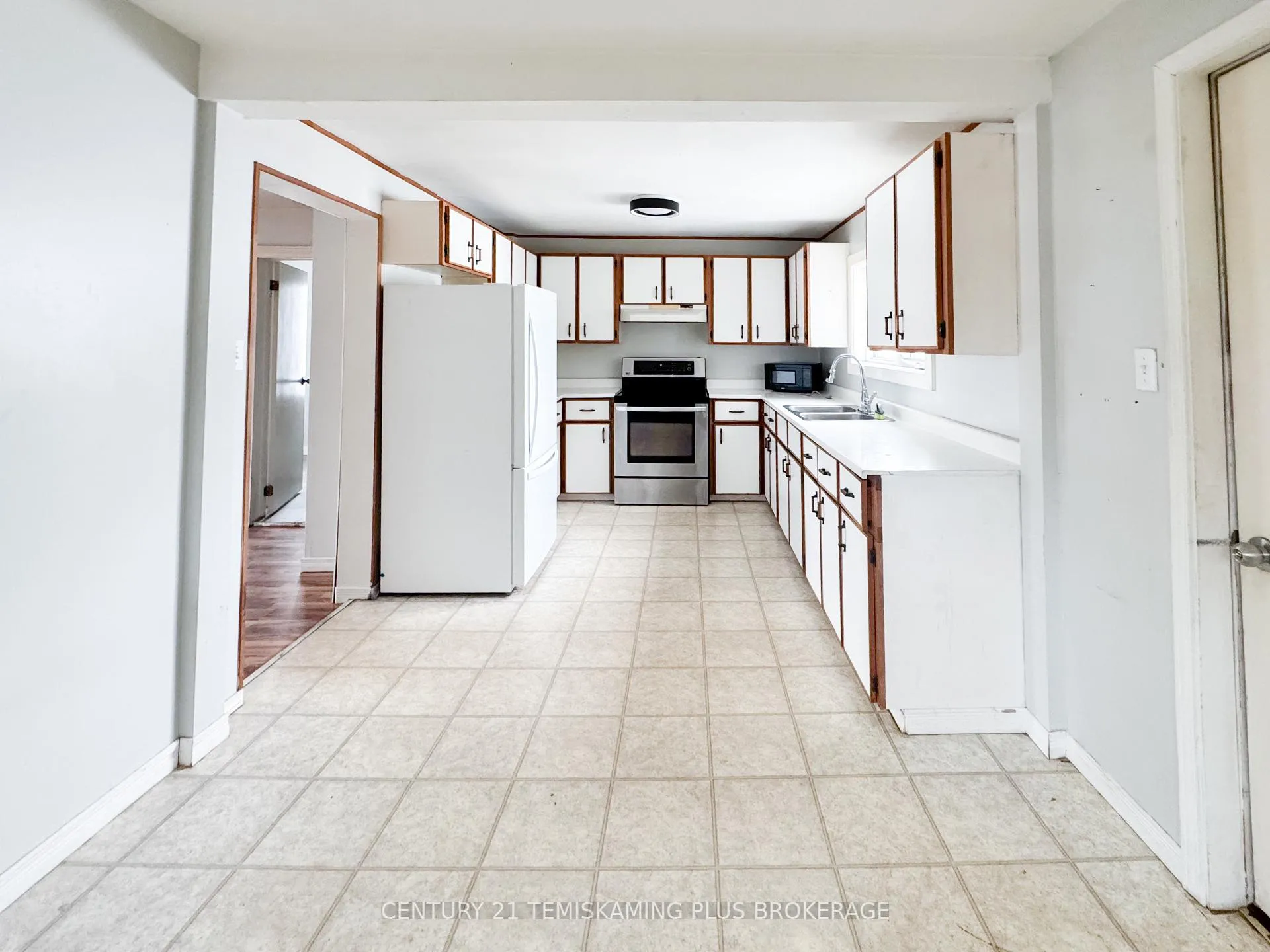 Photo 11 of 83 Sixth Avenue, Englehart — HOMEH