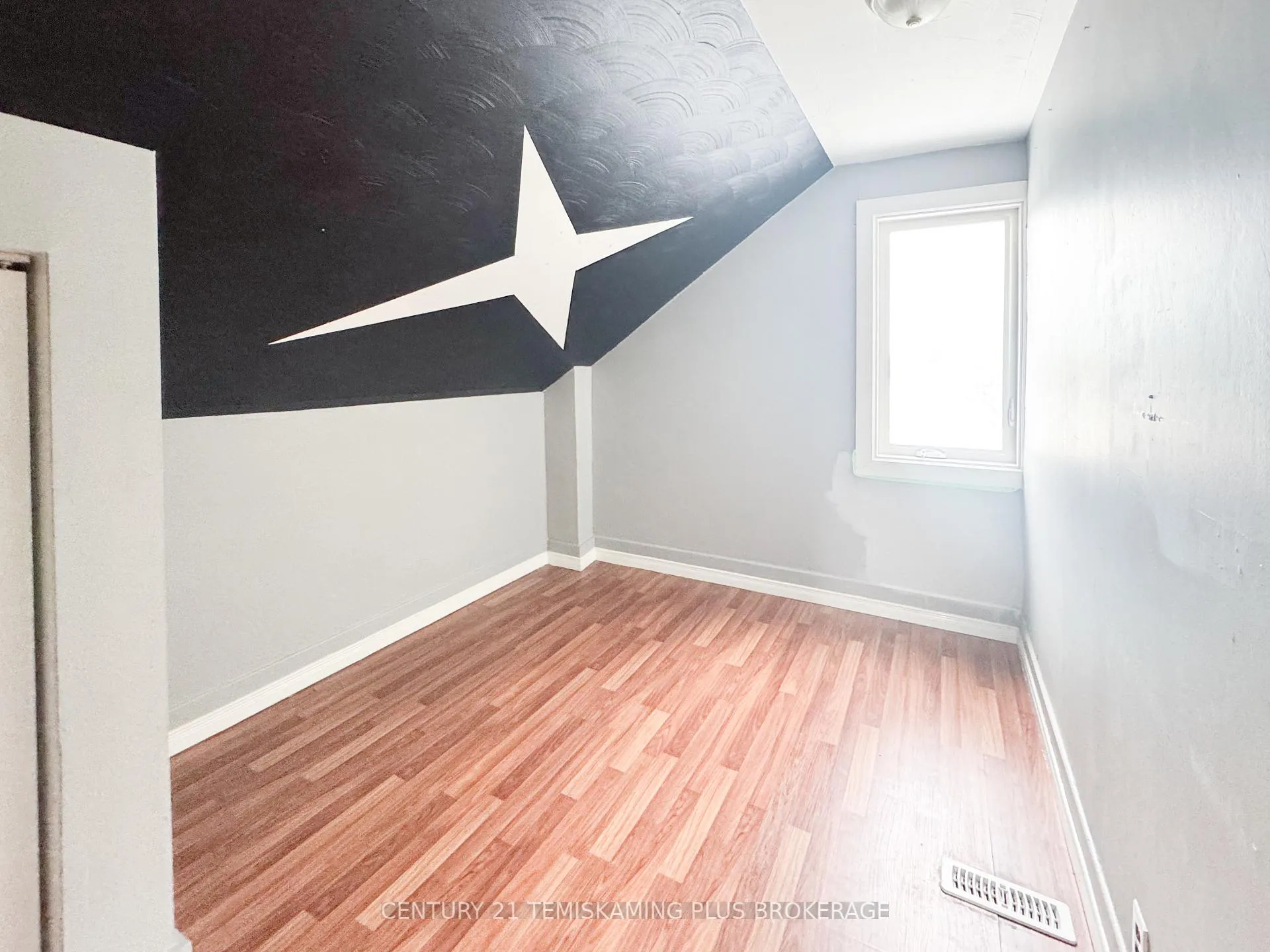 Photo 16 of 83 Sixth Avenue, Englehart — HOMEH