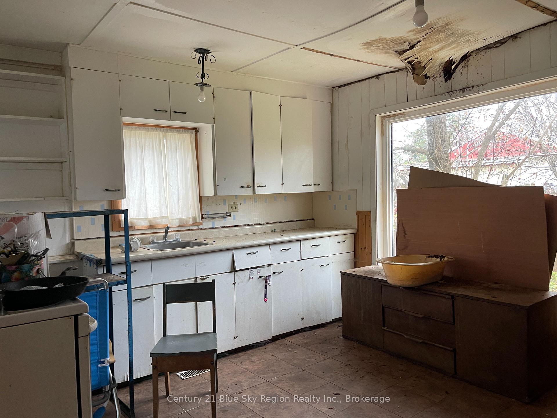 Photo 5 of 131 Edward Street, Powassan — HOMEH