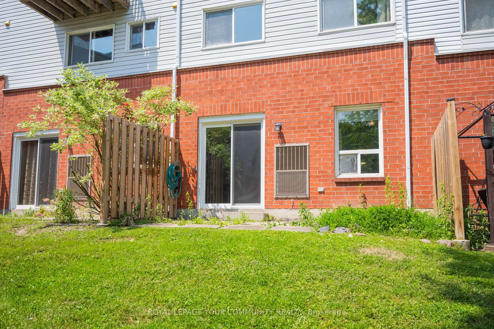 Photo 2 of 17 Wylie Circle, Halton Hills, Georgetown — HOMEH
