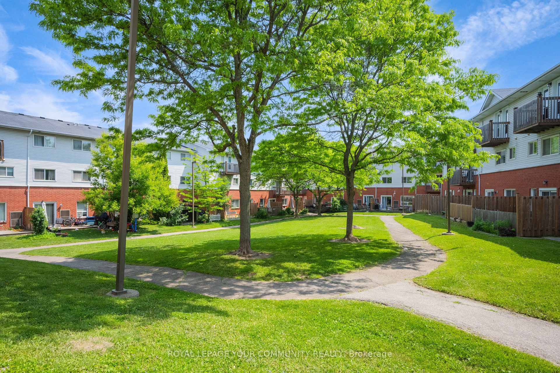 Photo 5 of 17 Wylie Circle, Halton Hills, Georgetown — HOMEH