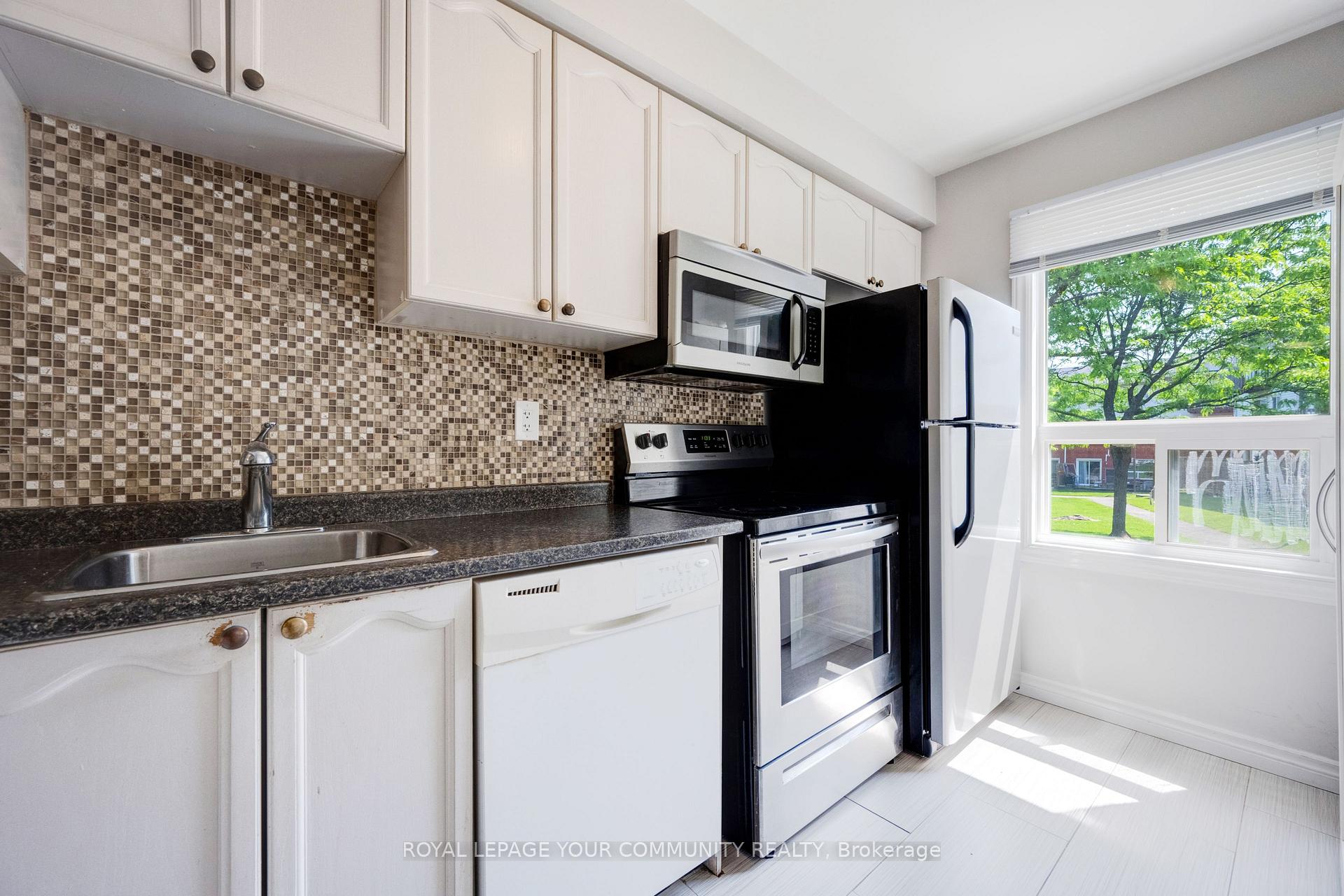 Photo 13 of 17 Wylie Circle, Halton Hills, Georgetown — HOMEH