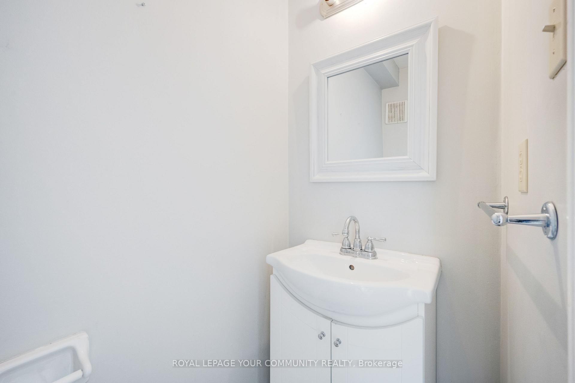 Photo 4 of 17 Wylie Circle, Halton Hills, Georgetown — HOMEH