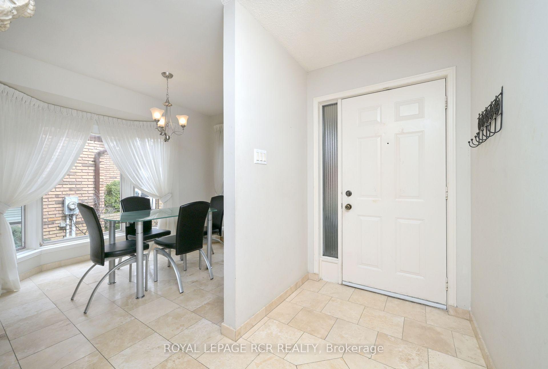 Photo 3 of 29 Green Briar Road, New Tecumseth, Alliston — HOMEH