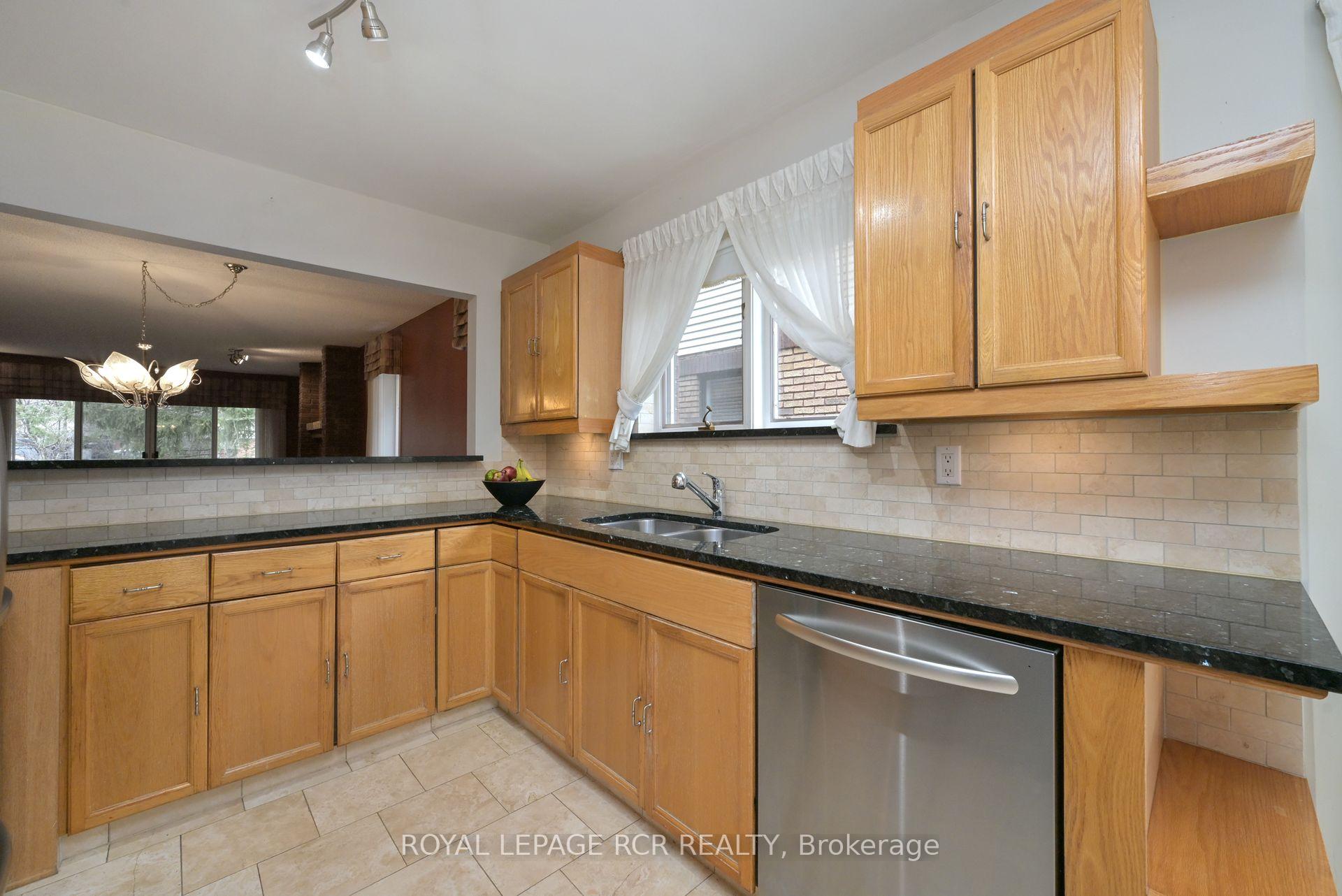 Photo 10 of 29 Green Briar Road, New Tecumseth, Alliston — HOMEH