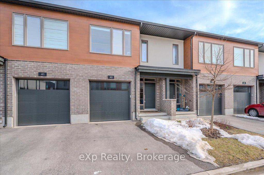 Photo 4 of 43 Steele Crescent, Guelph, St. Patrick's Ward — HOMEH