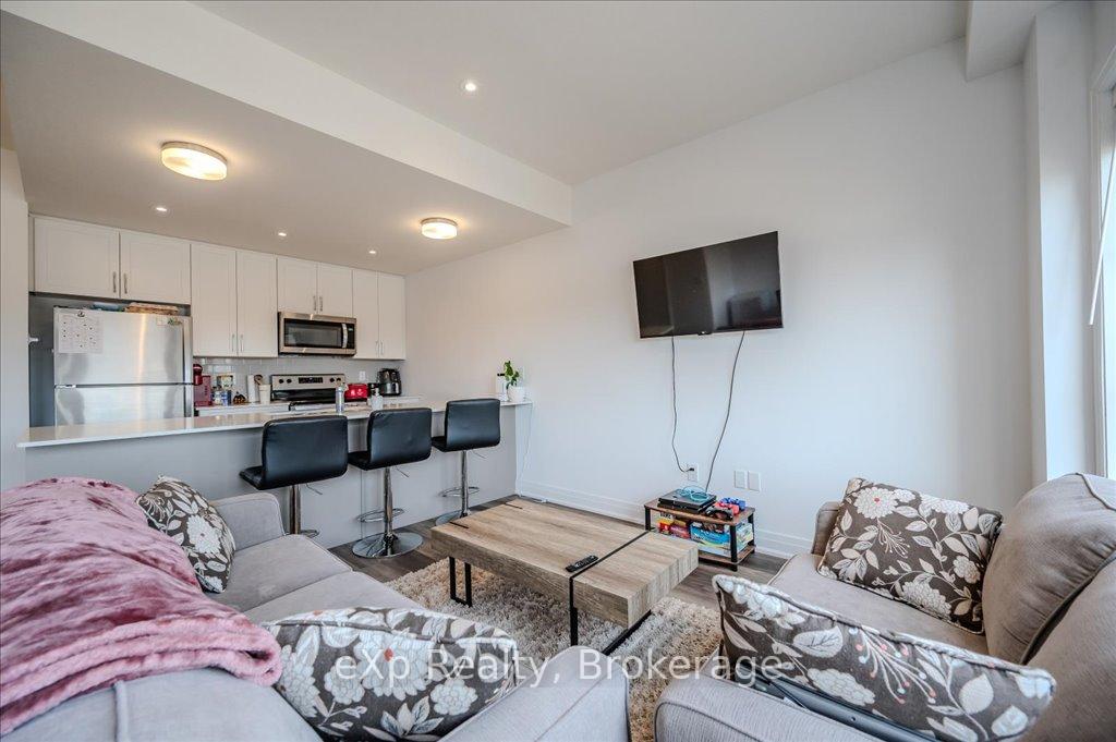Photo 14 of 43 Steele Crescent, Guelph, St. Patrick's Ward — HOMEH