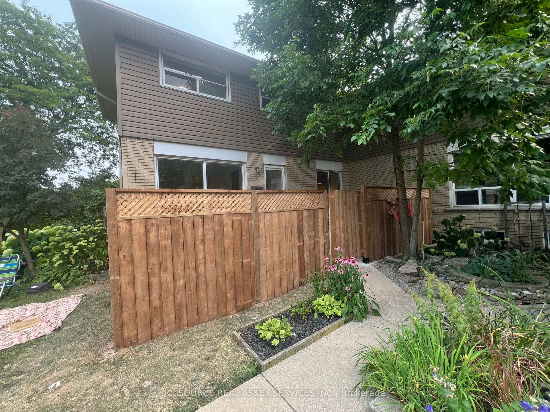 Photo 1 of Unit 10, 914 Mohawk Road E, Hamilton, Lisgar — HOMEH