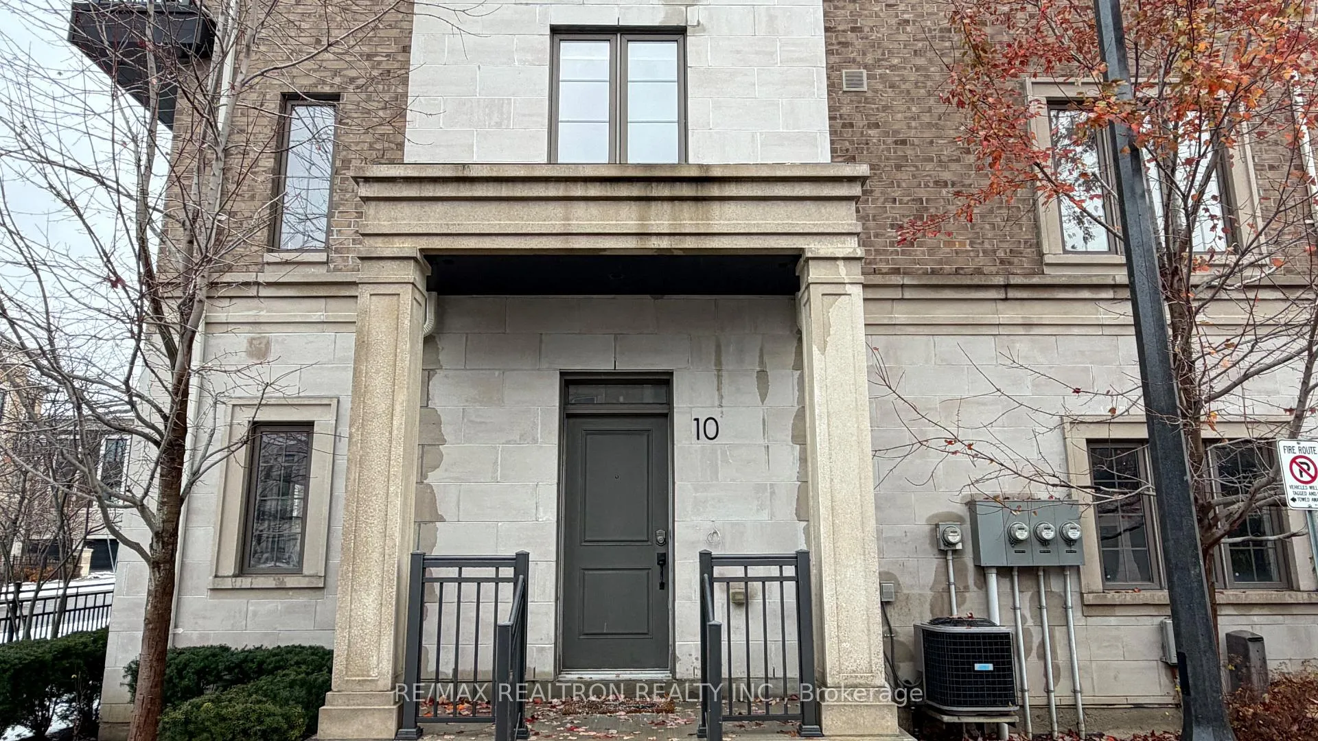 Photo 1 of 10 Mildred Temple Way, Markham, Unionville — HOMEH