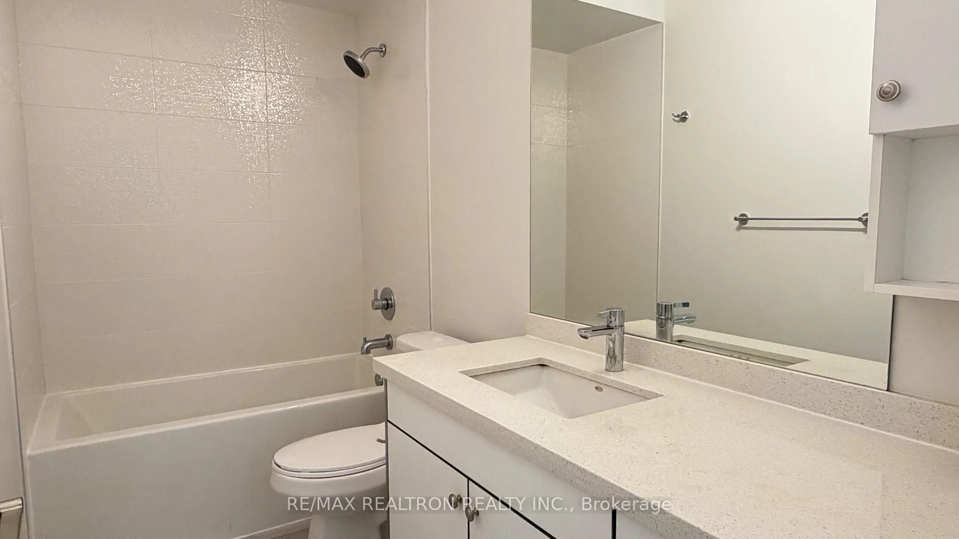 Photo 5 of 10 Mildred Temple Way, Markham, Unionville — HOMEH
